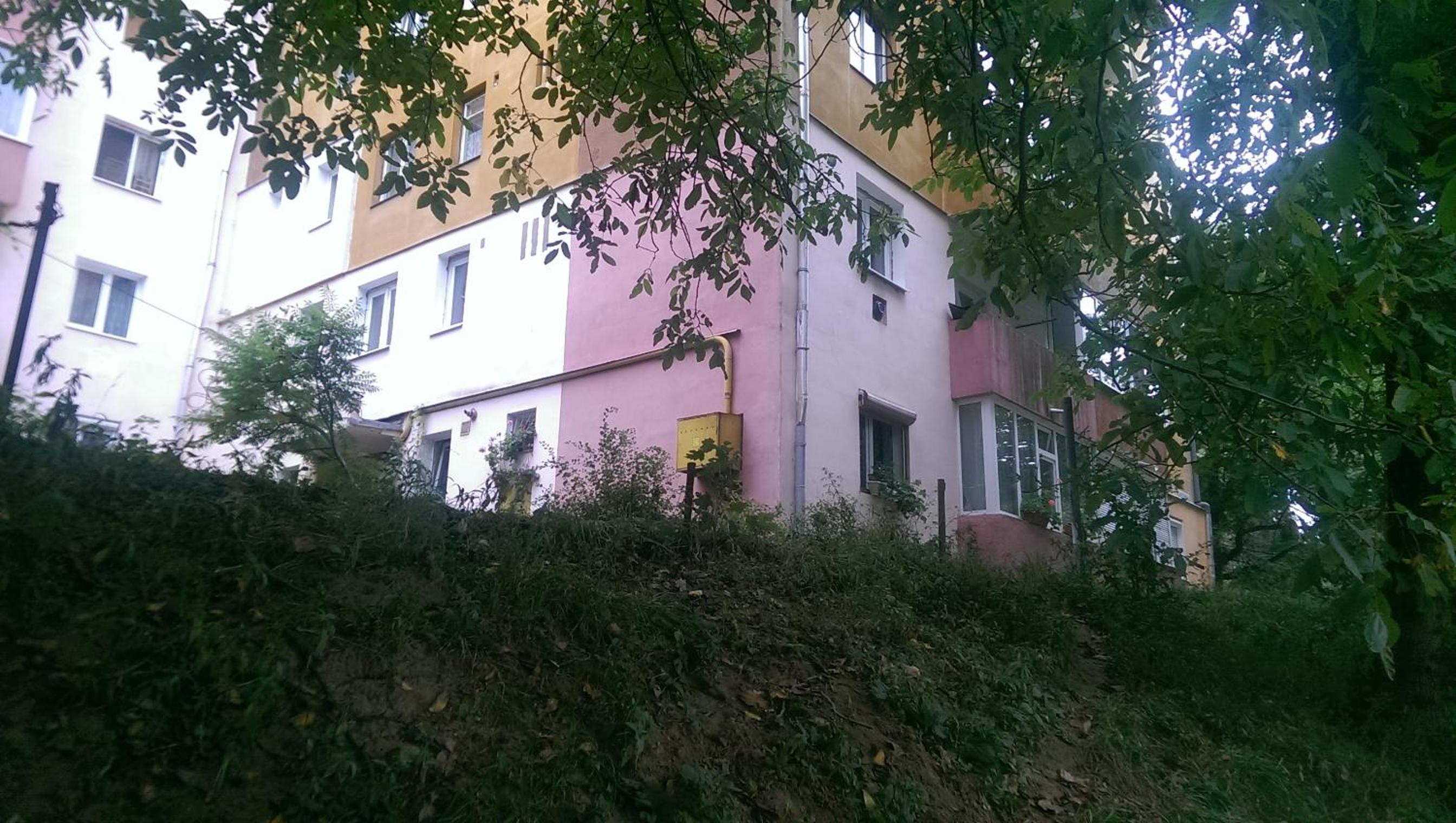 Two-Bedroom Apartment - Photo 2