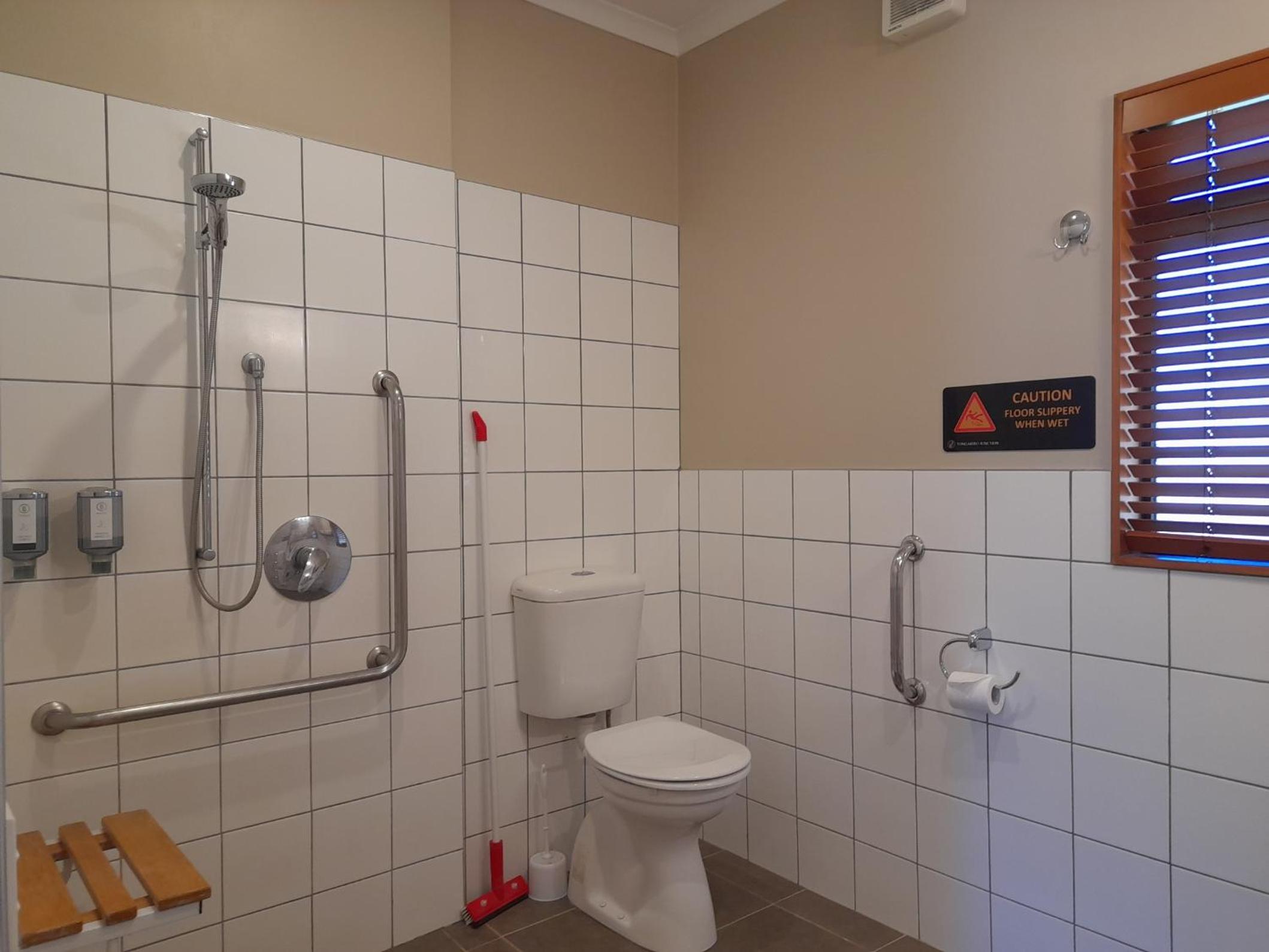 Quadruple Room - Disability Access photo 2