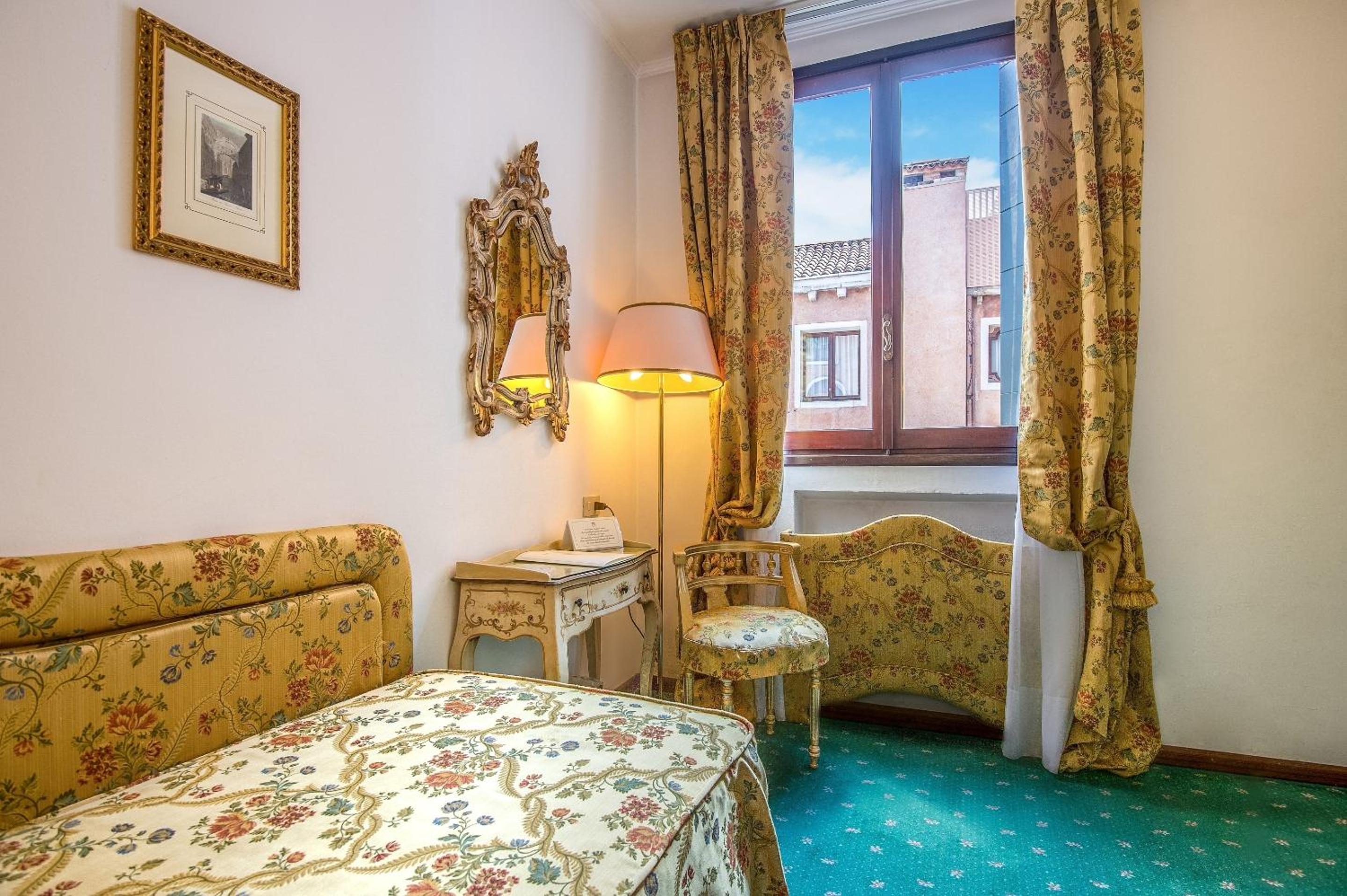 Classic Single Room