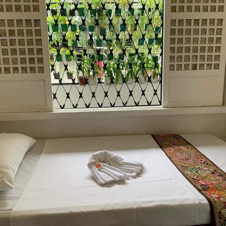 Single Room with Shared Bathroom
