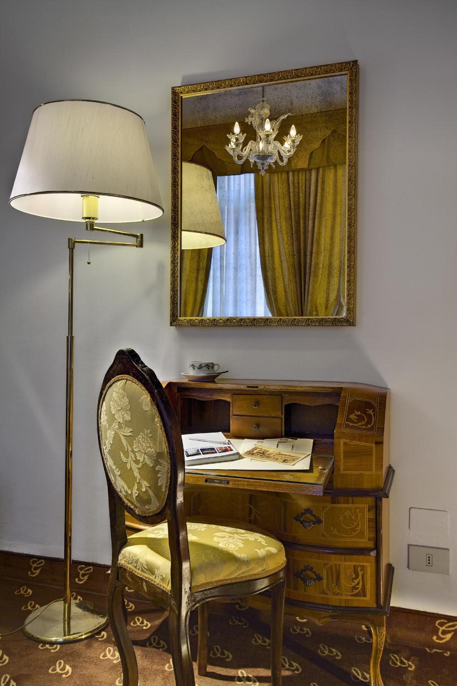 Superior Double Room with Extra Bed thumbnail 6