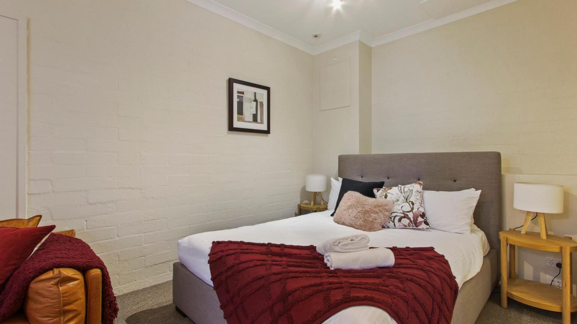 One-Bedroom Apartment photo 1