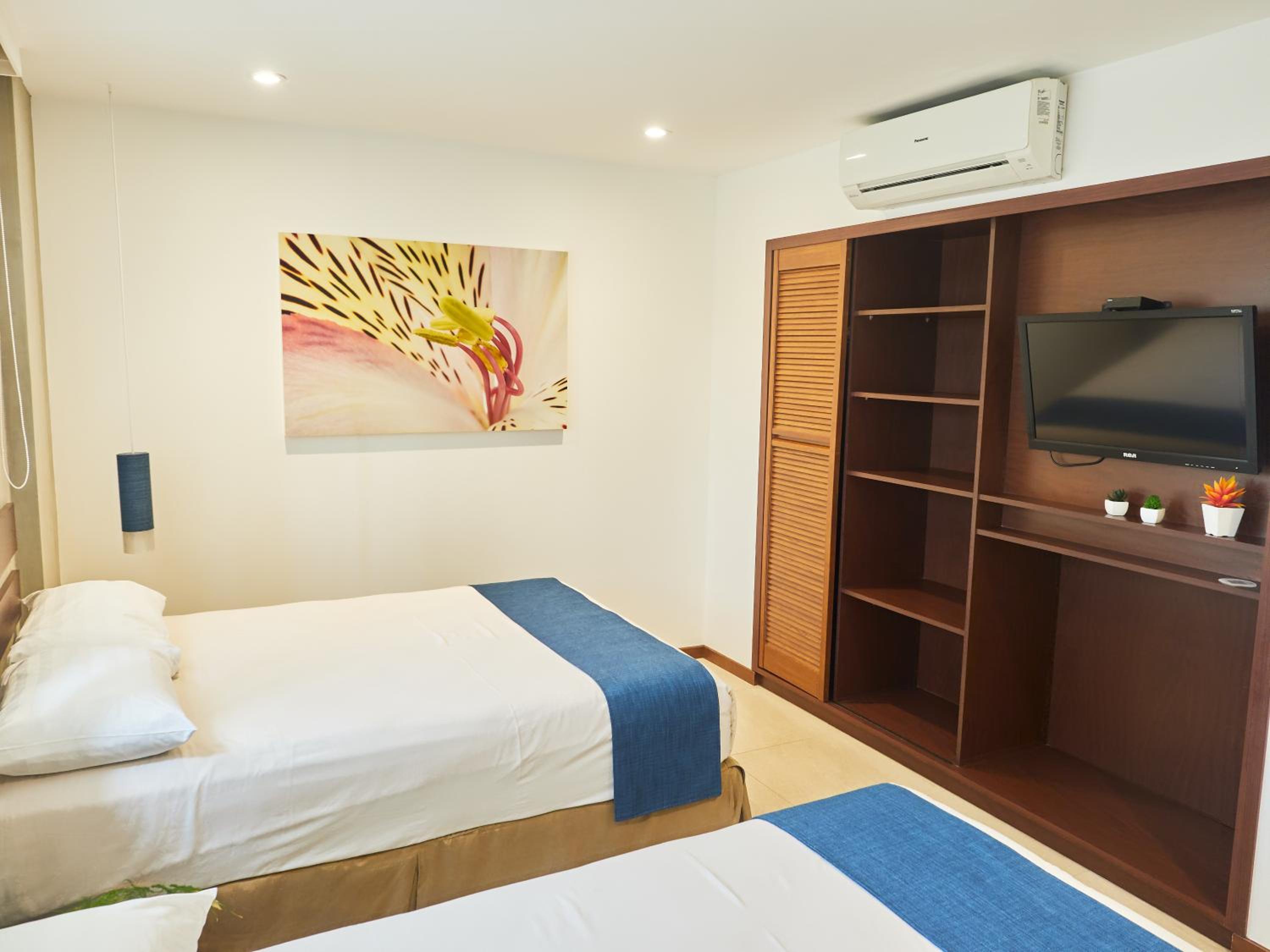 Superior Double Room with Two Double Beds photo 2