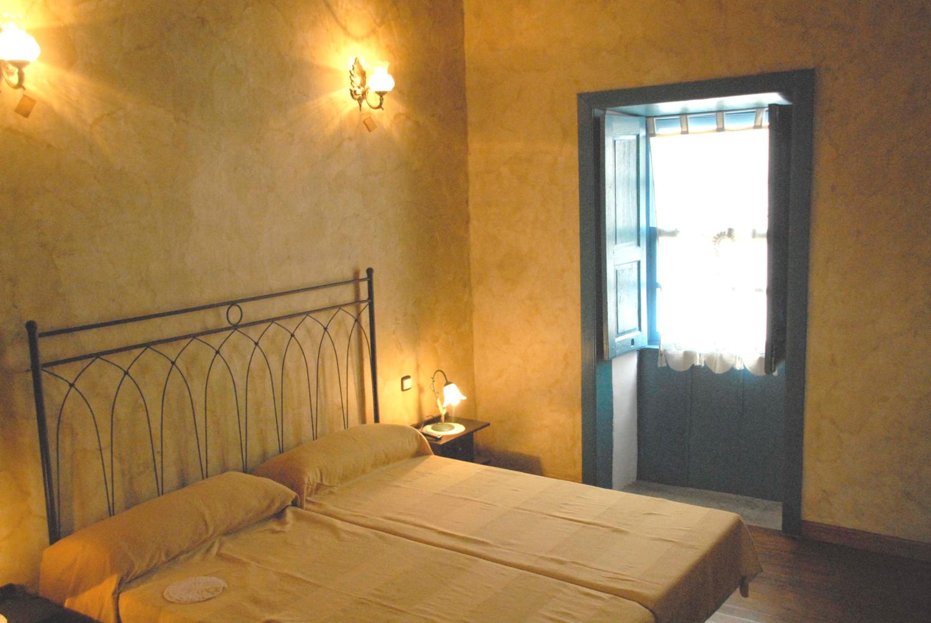 Double Room - Photo 3