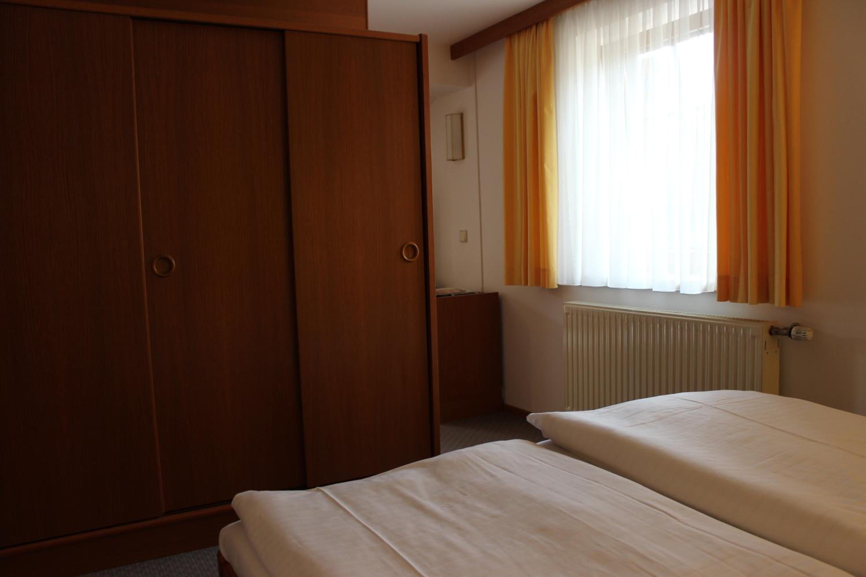 One-Bedroom Apartment with Balcony and Lake View photo 3