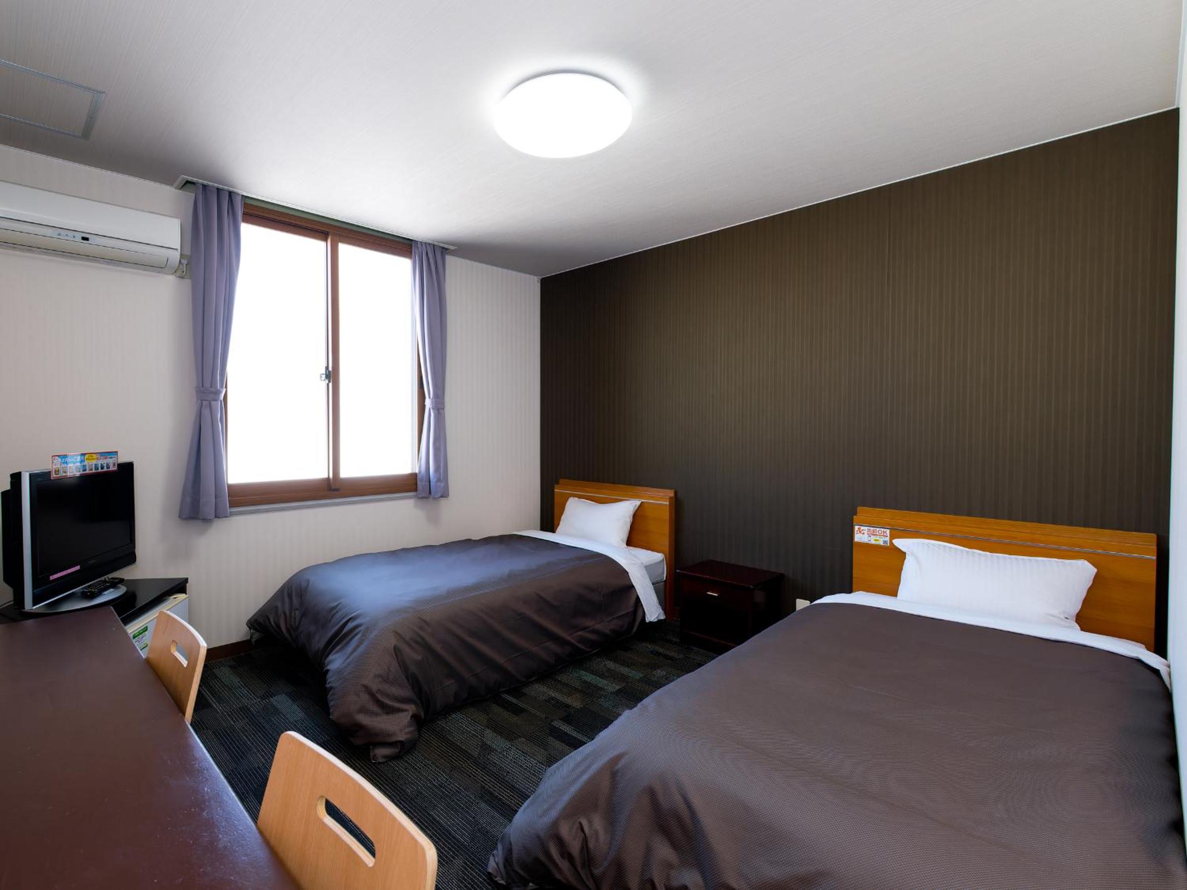 Twin Room with Shower