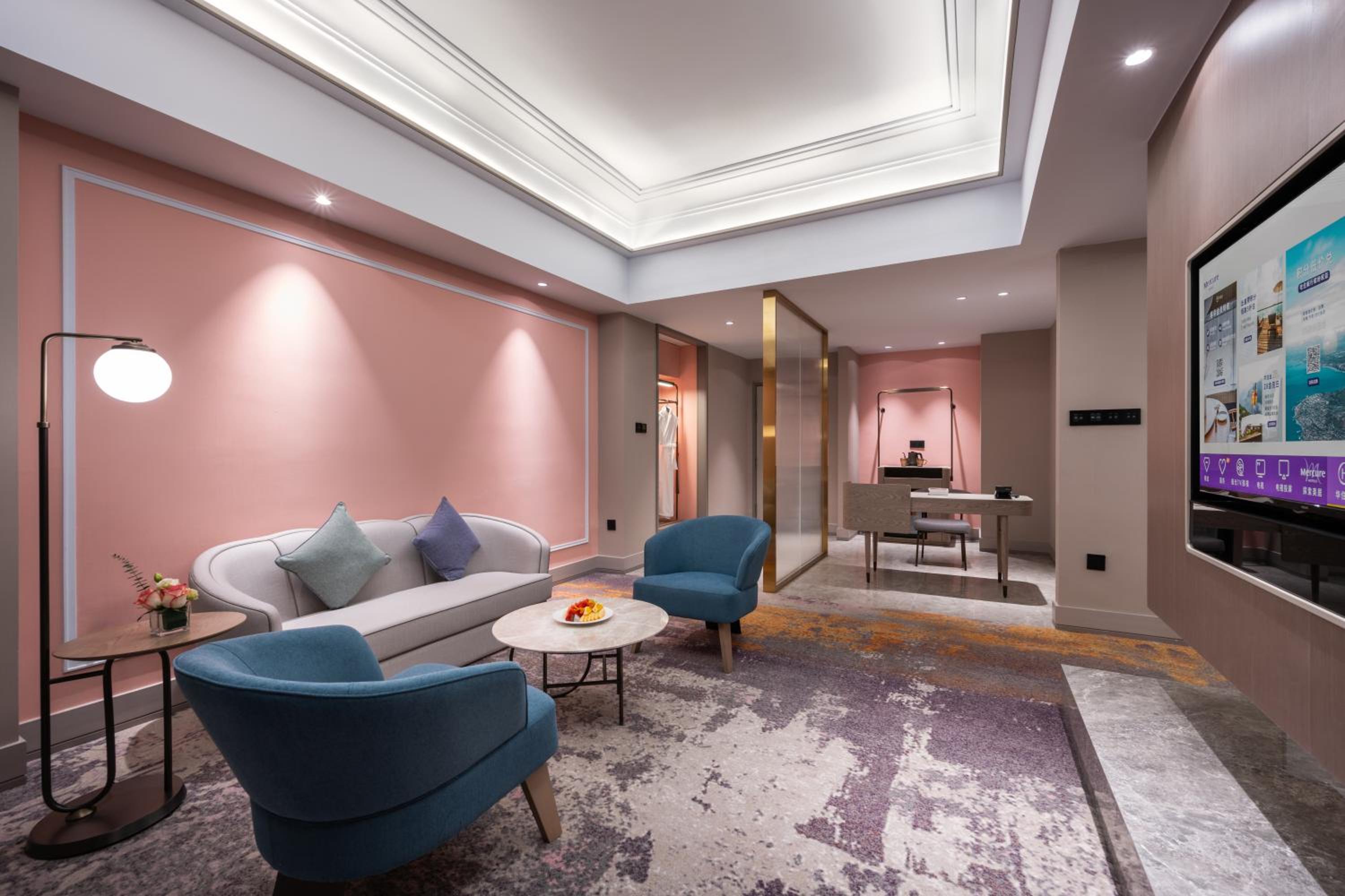 Junior King Suite photo 2