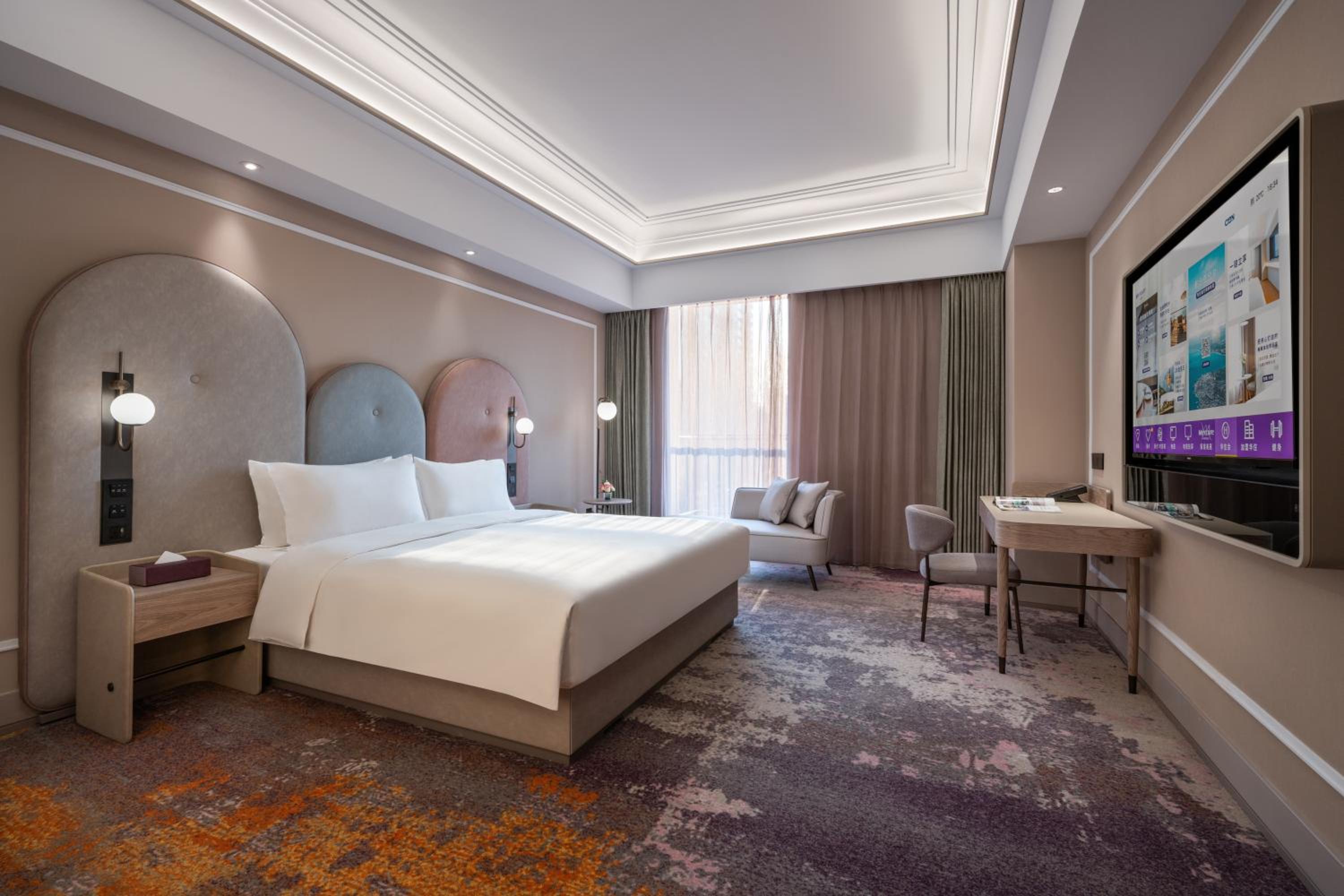 Superior King Room with One King Bed - Photo 1