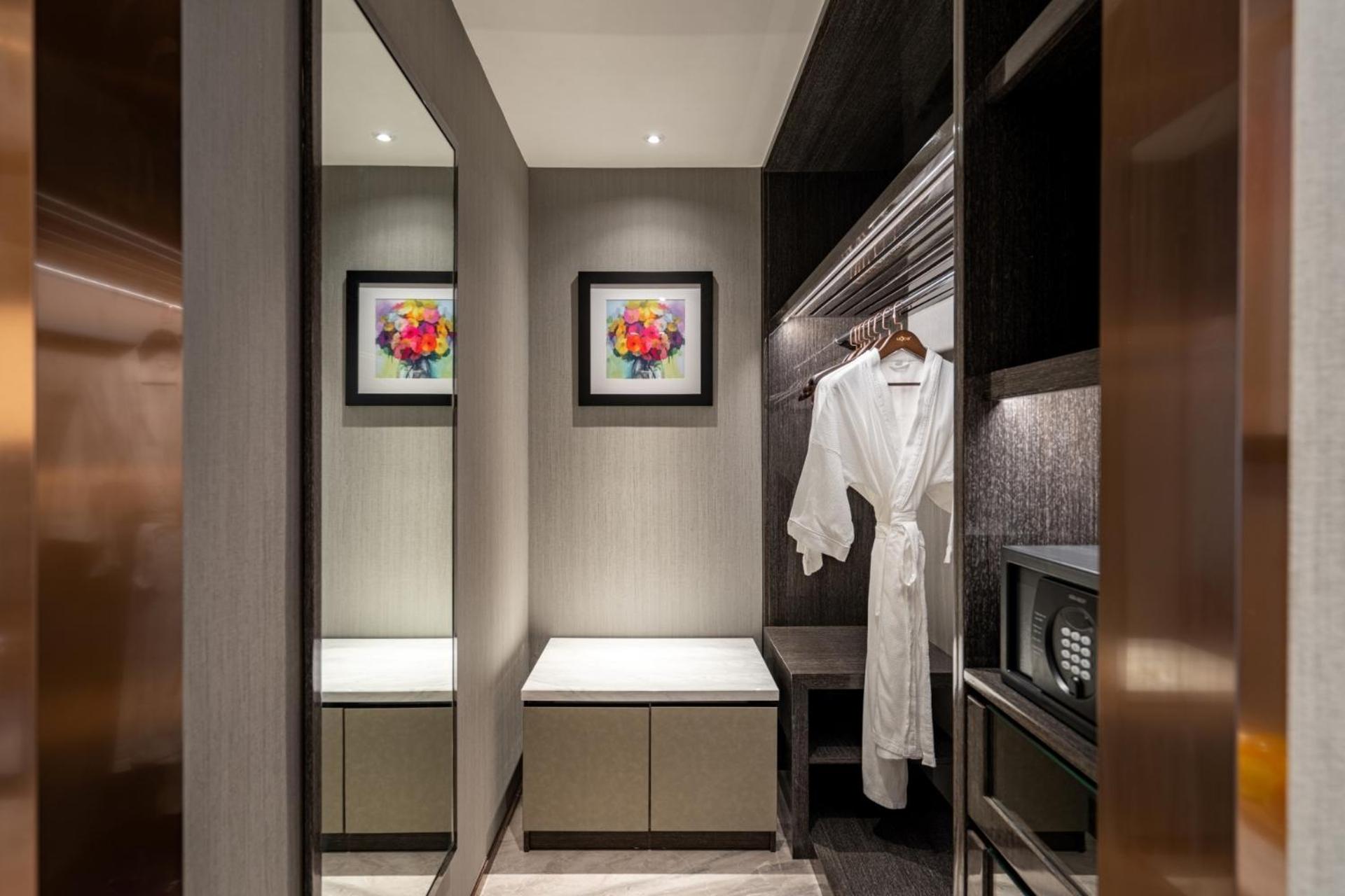 Executive Pool Room