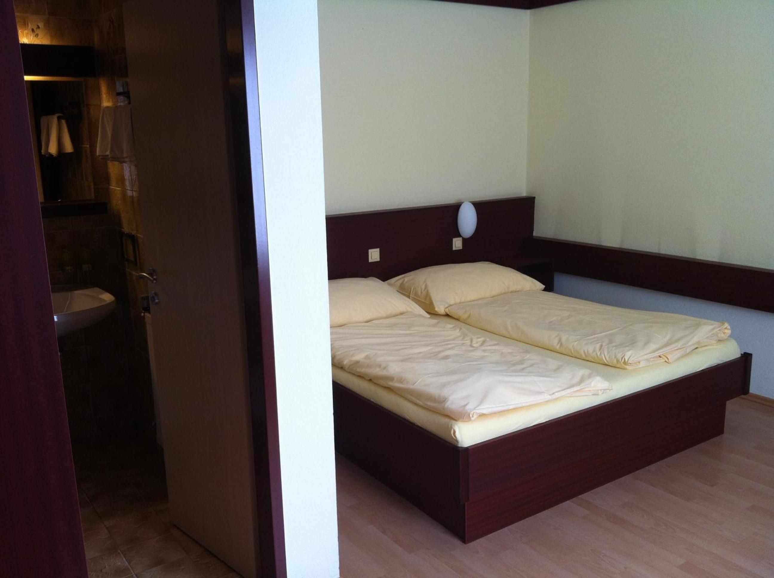 Double Room with Garden View - Photo 1