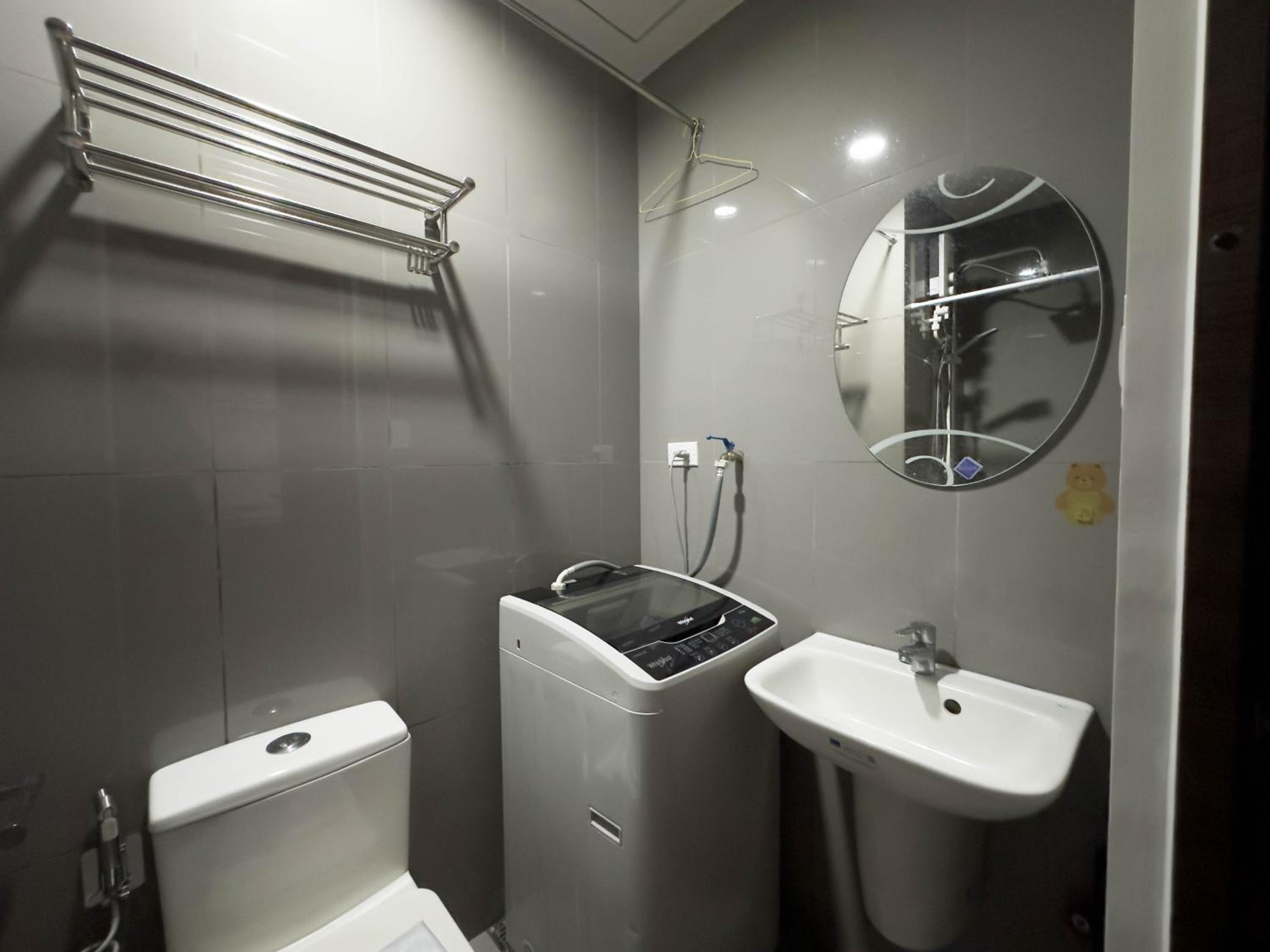 One-Bedroom Apartment - Photo 11