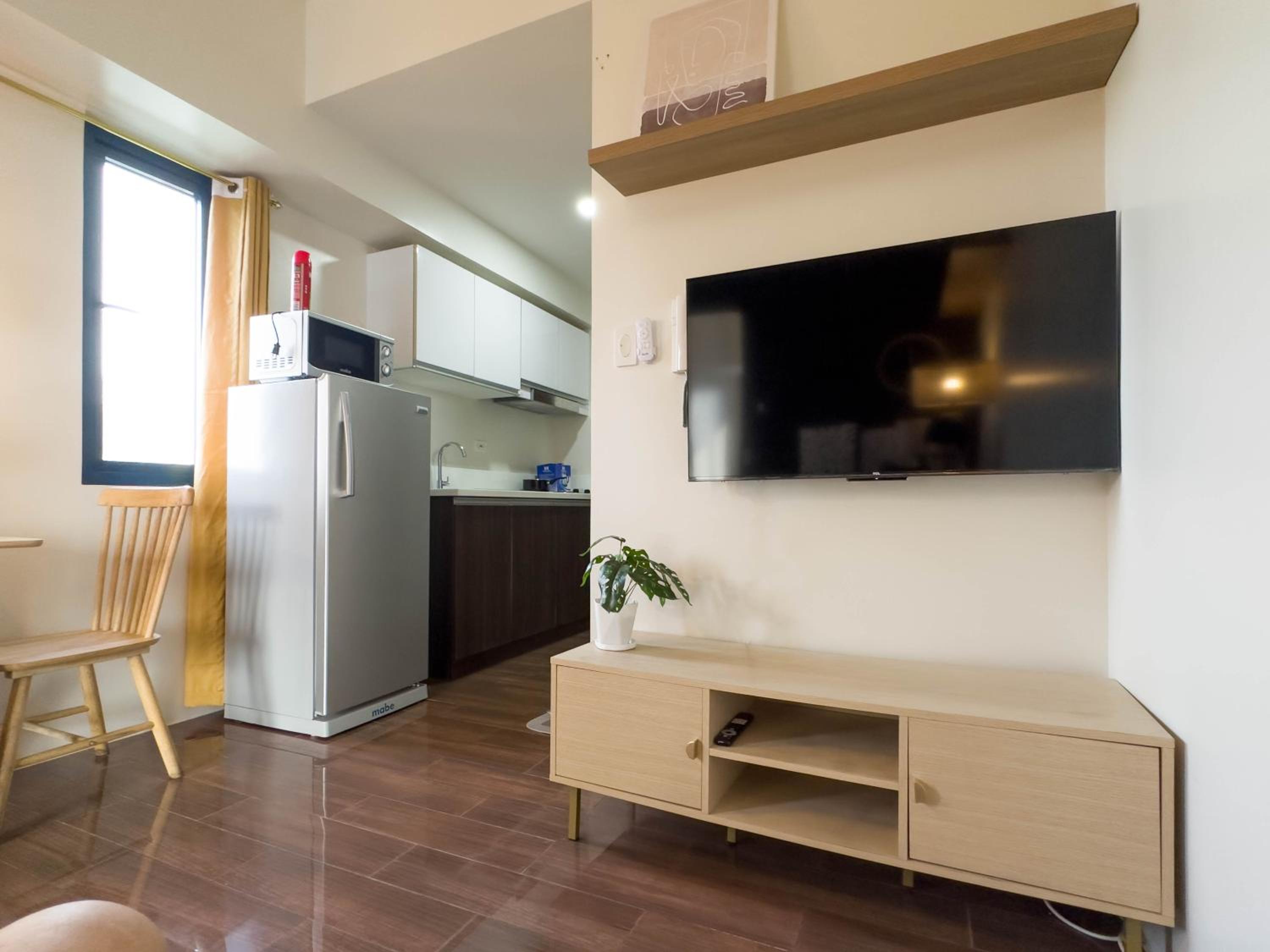 One-Bedroom Apartment - Photo 7