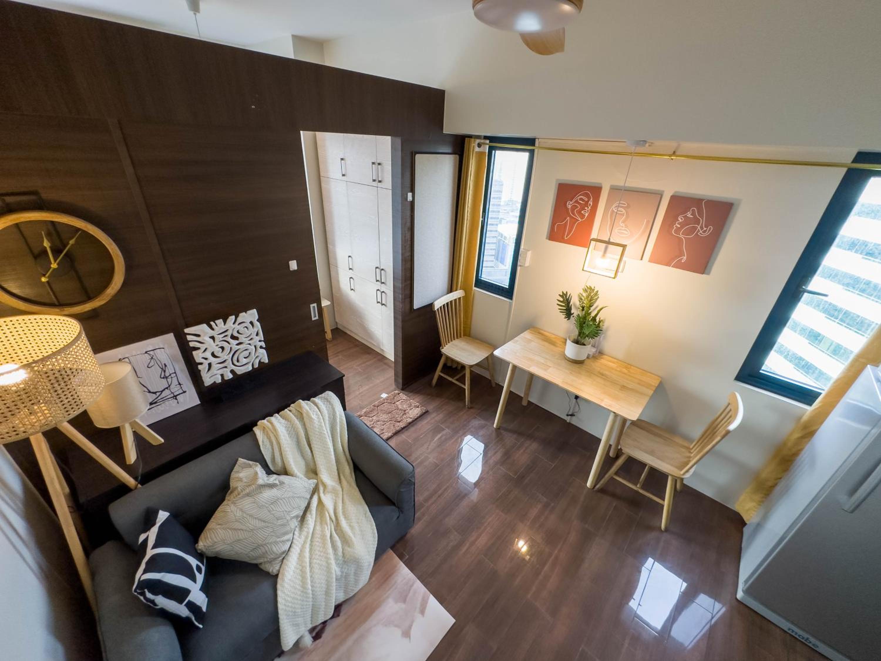 One-Bedroom Apartment - Photo 2