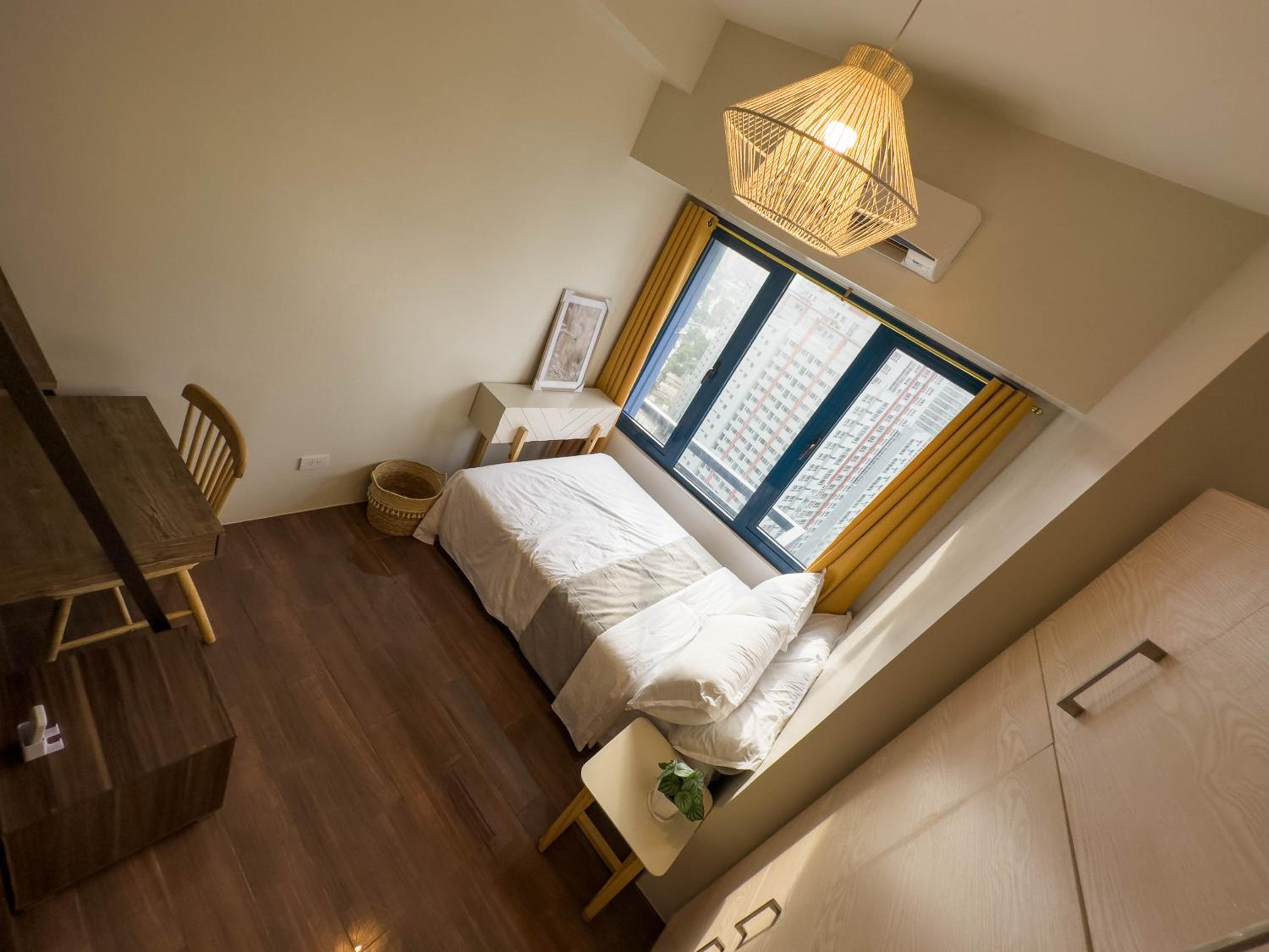 One-Bedroom Apartment - Photo 12