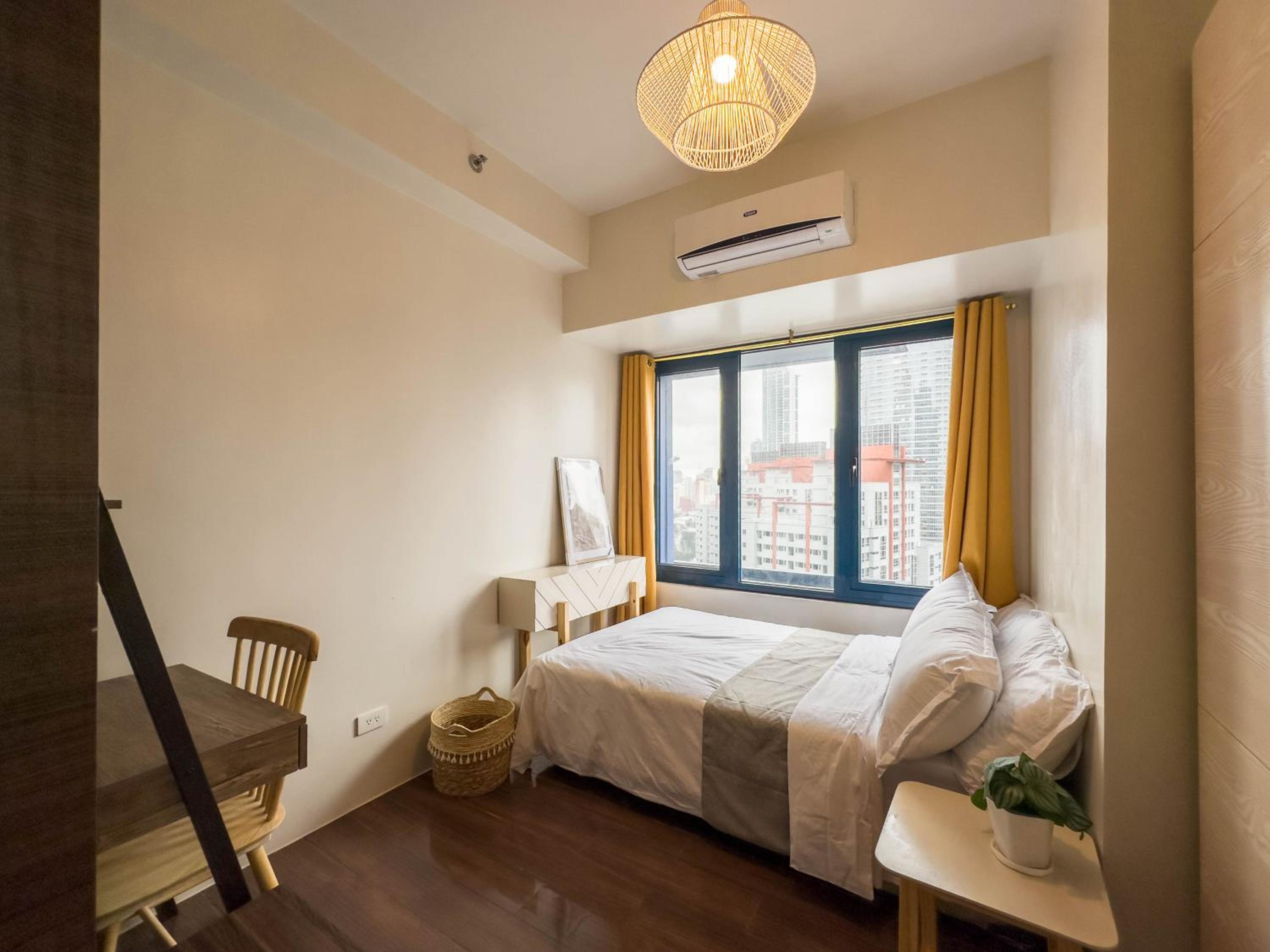 One-Bedroom Apartment - Photo 3