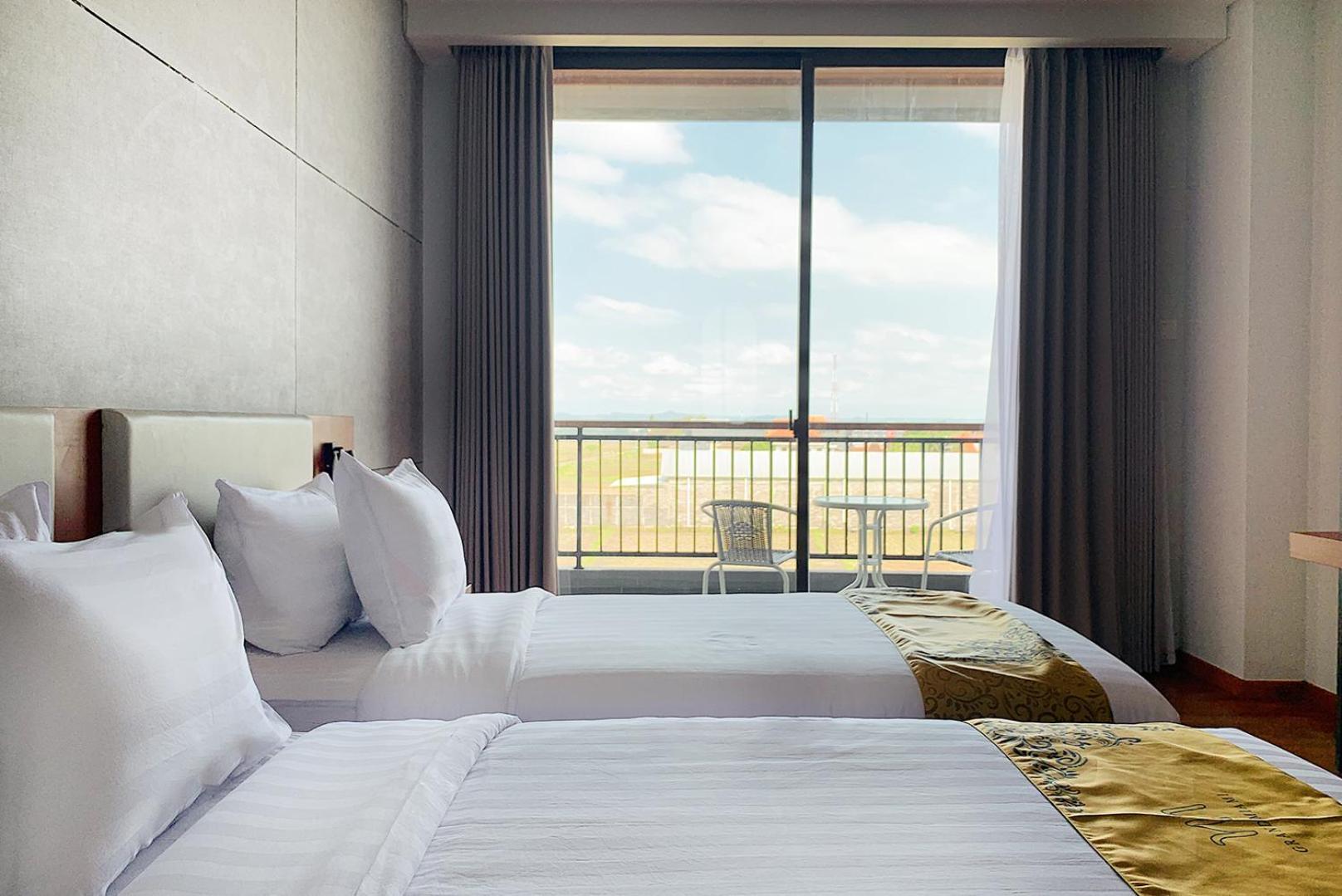 Deluxe King Room - Photo 3