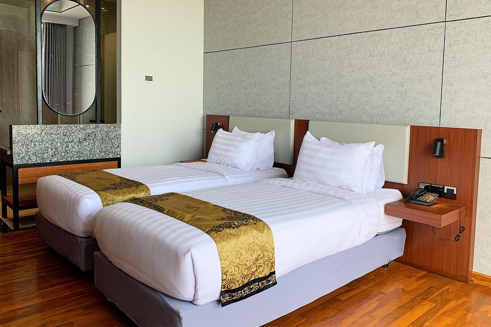 Deluxe King Room - Photo 4