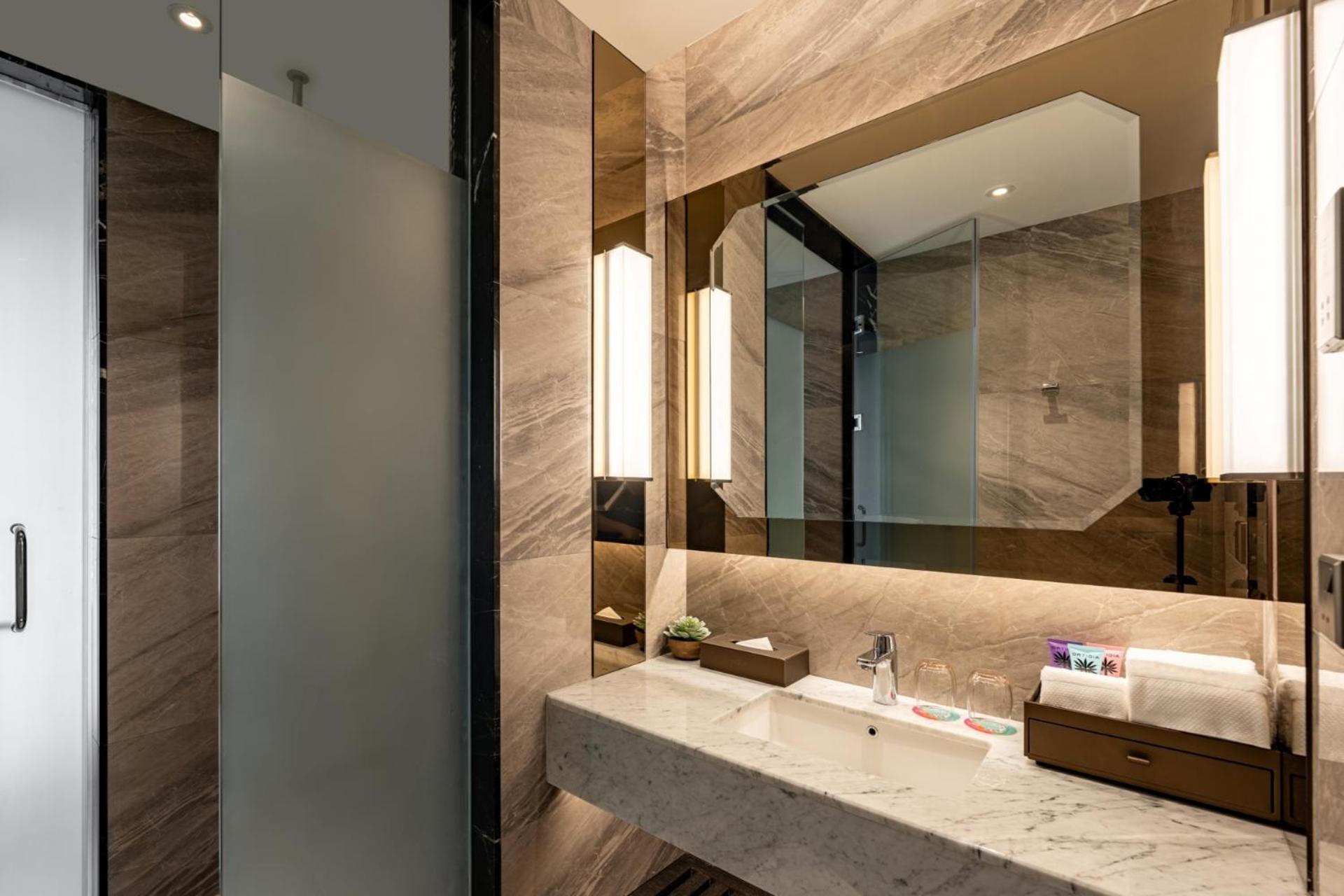 Premium Pool Suite – Twin King – Birthday Bonanza Package Premium Pool Suite – Twin King – Birthday Bonanza Package