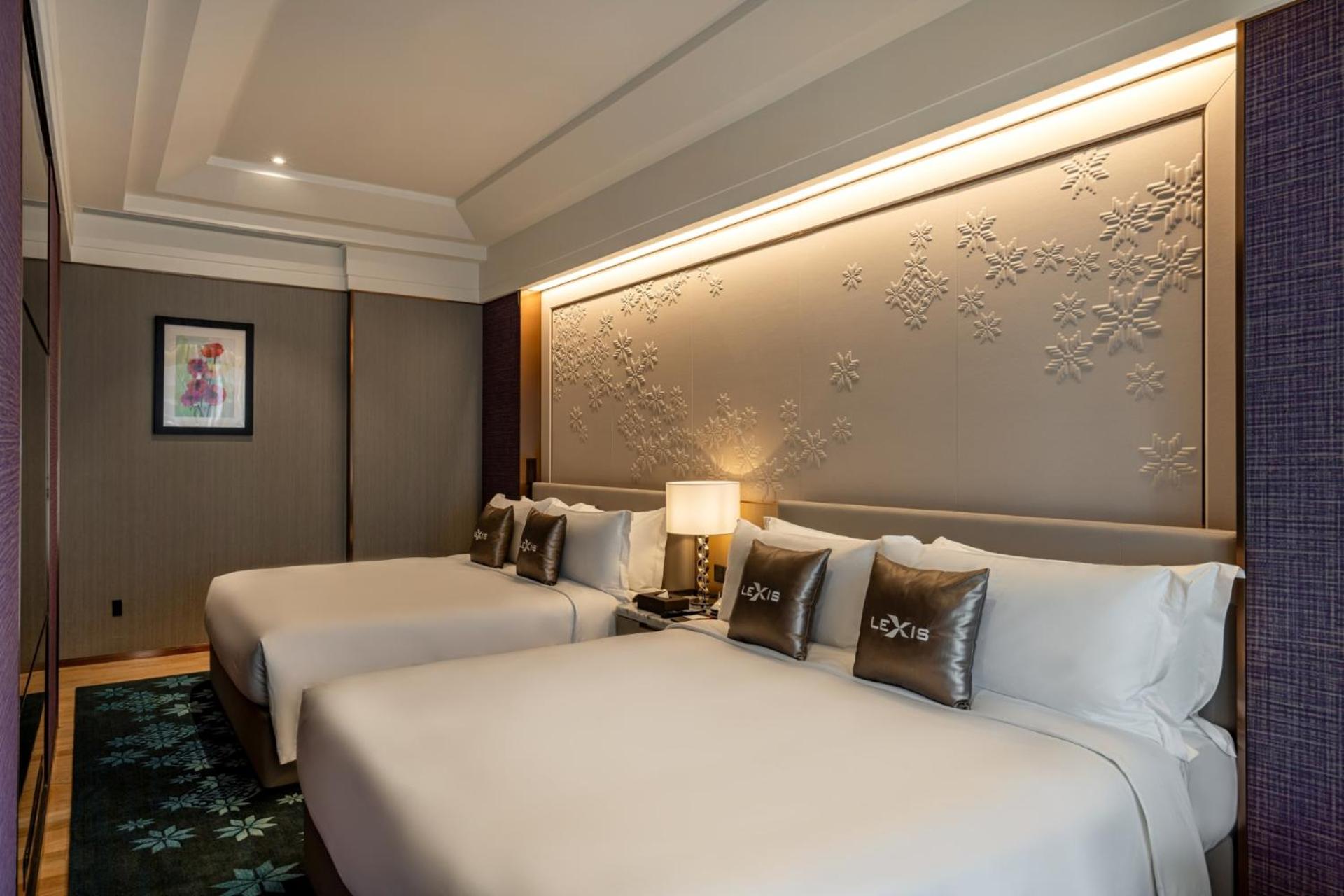 Premium Pool Suite – Twin King – Birthday Bonanza Package photo 3