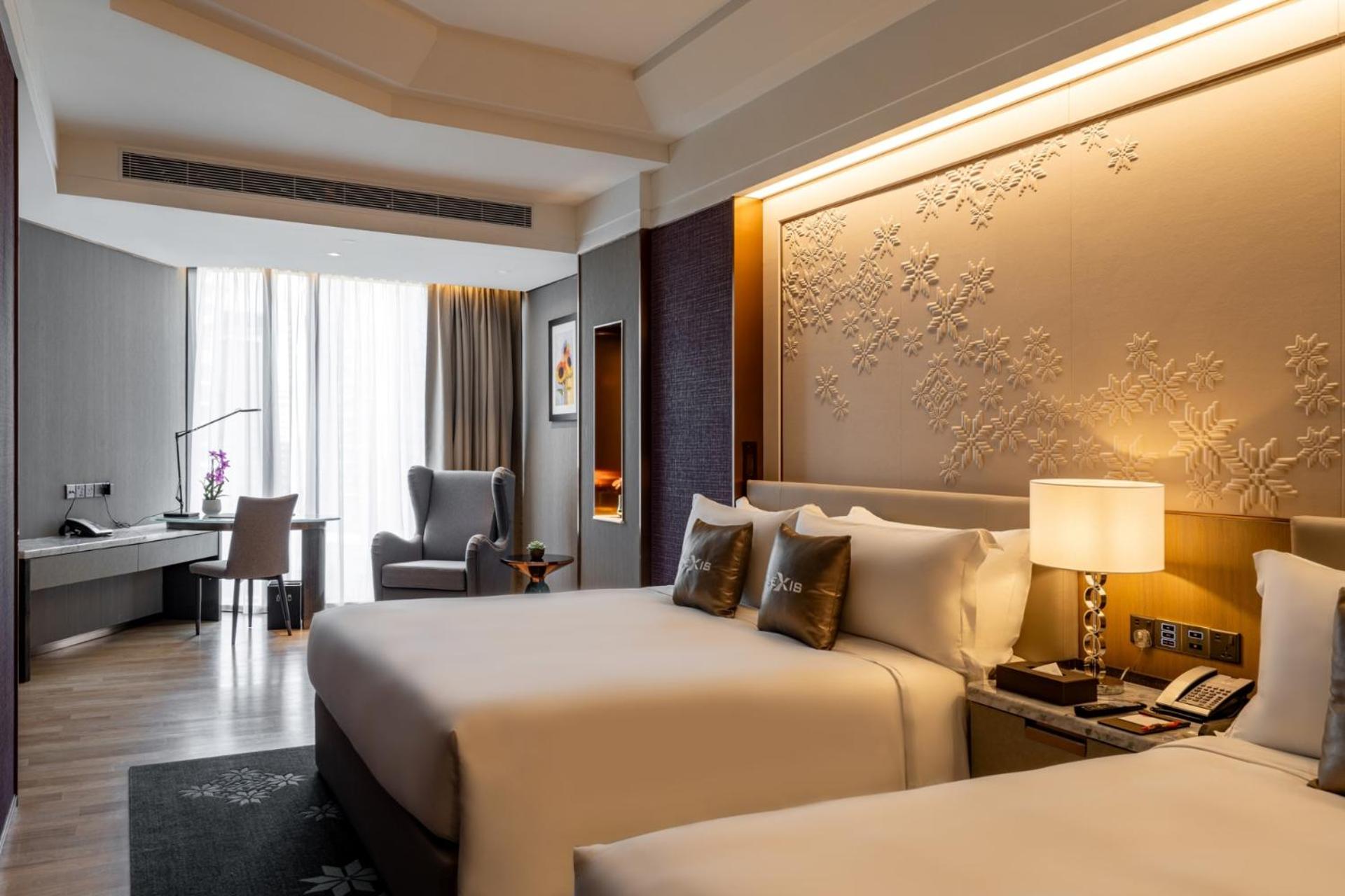 Panorama Pool Club Suite (high floor) - Twin King photo 2