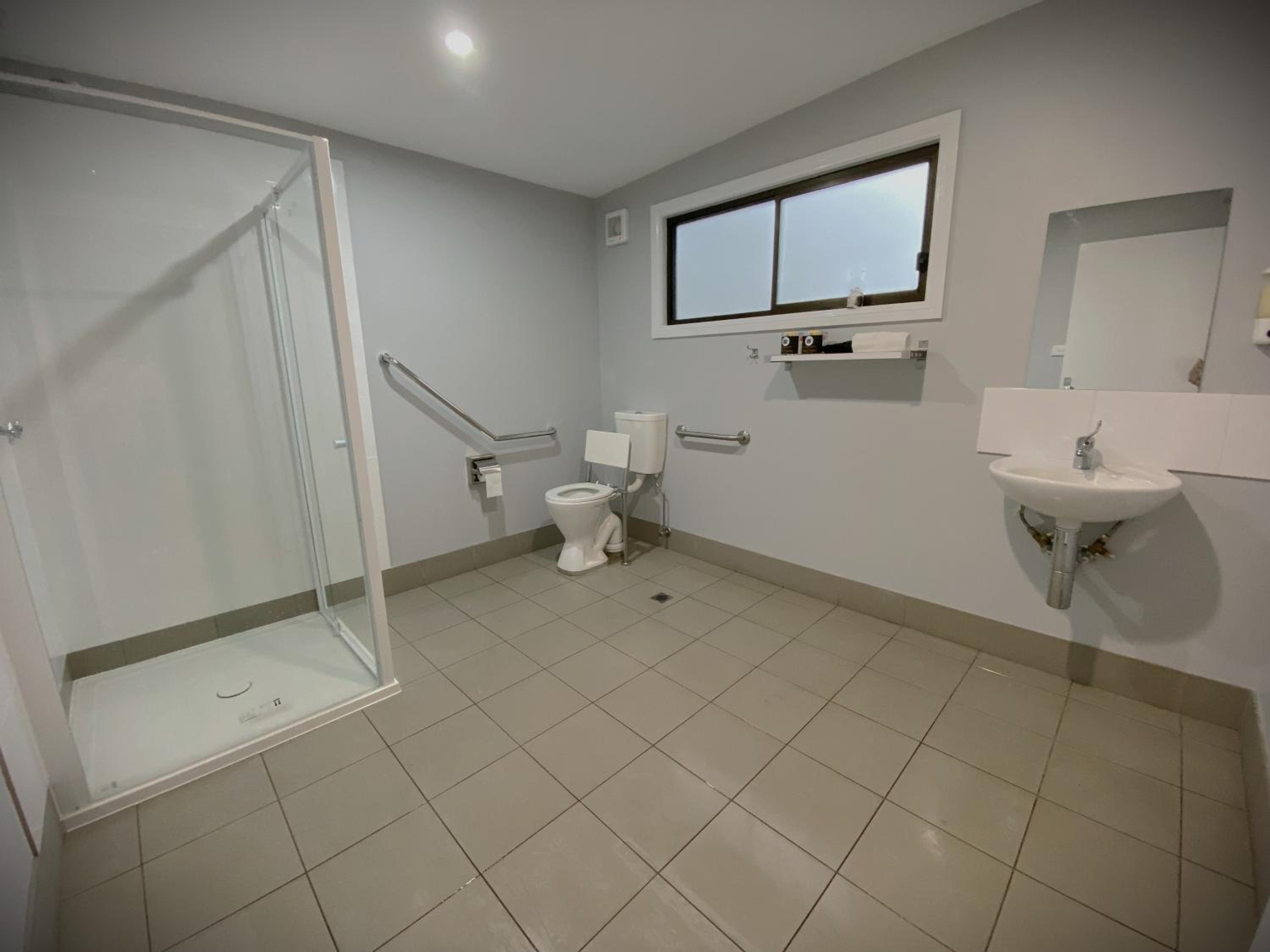 Three-Bedroom House photo 3