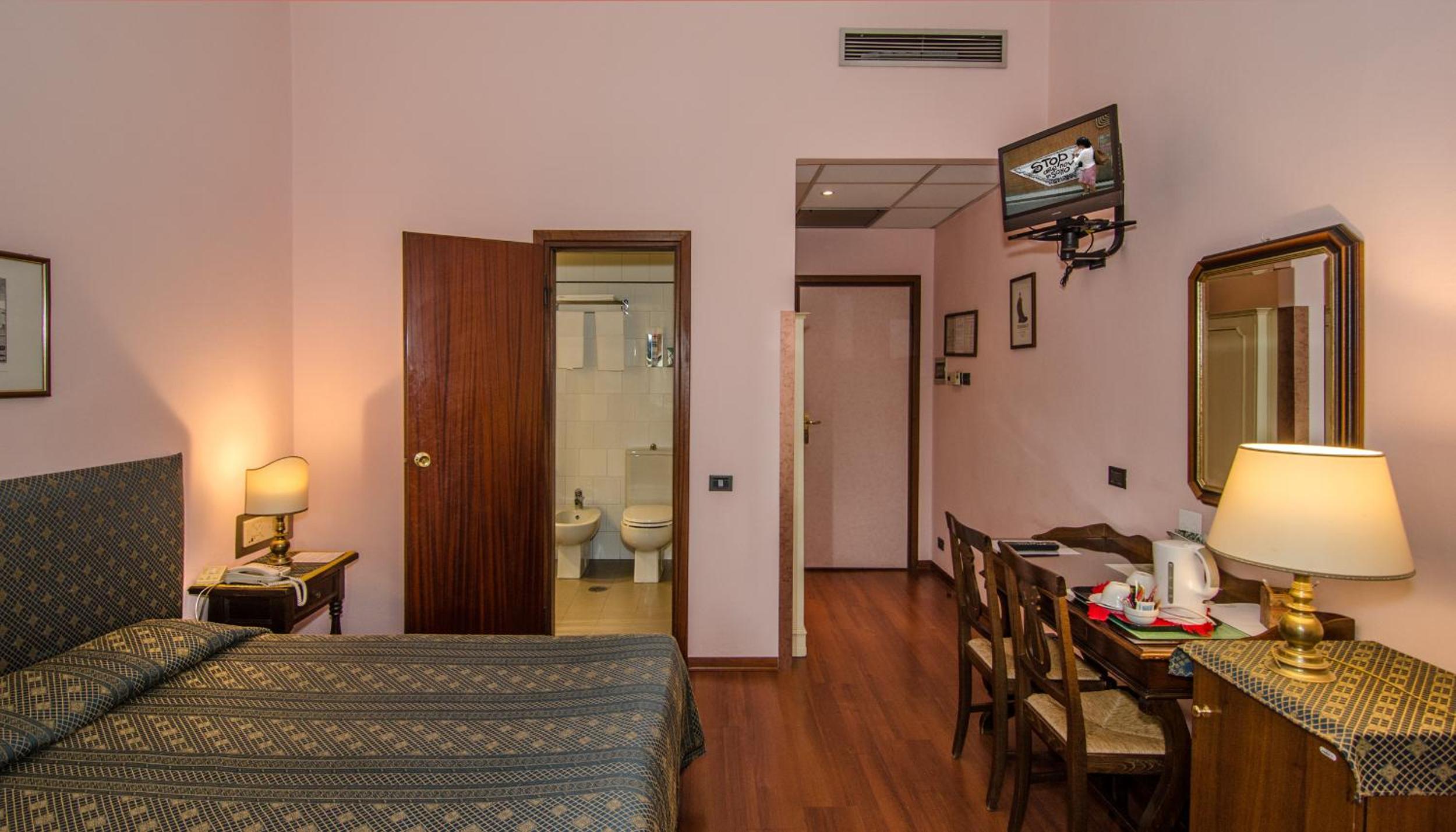 Double or Twin Room - Photo 14