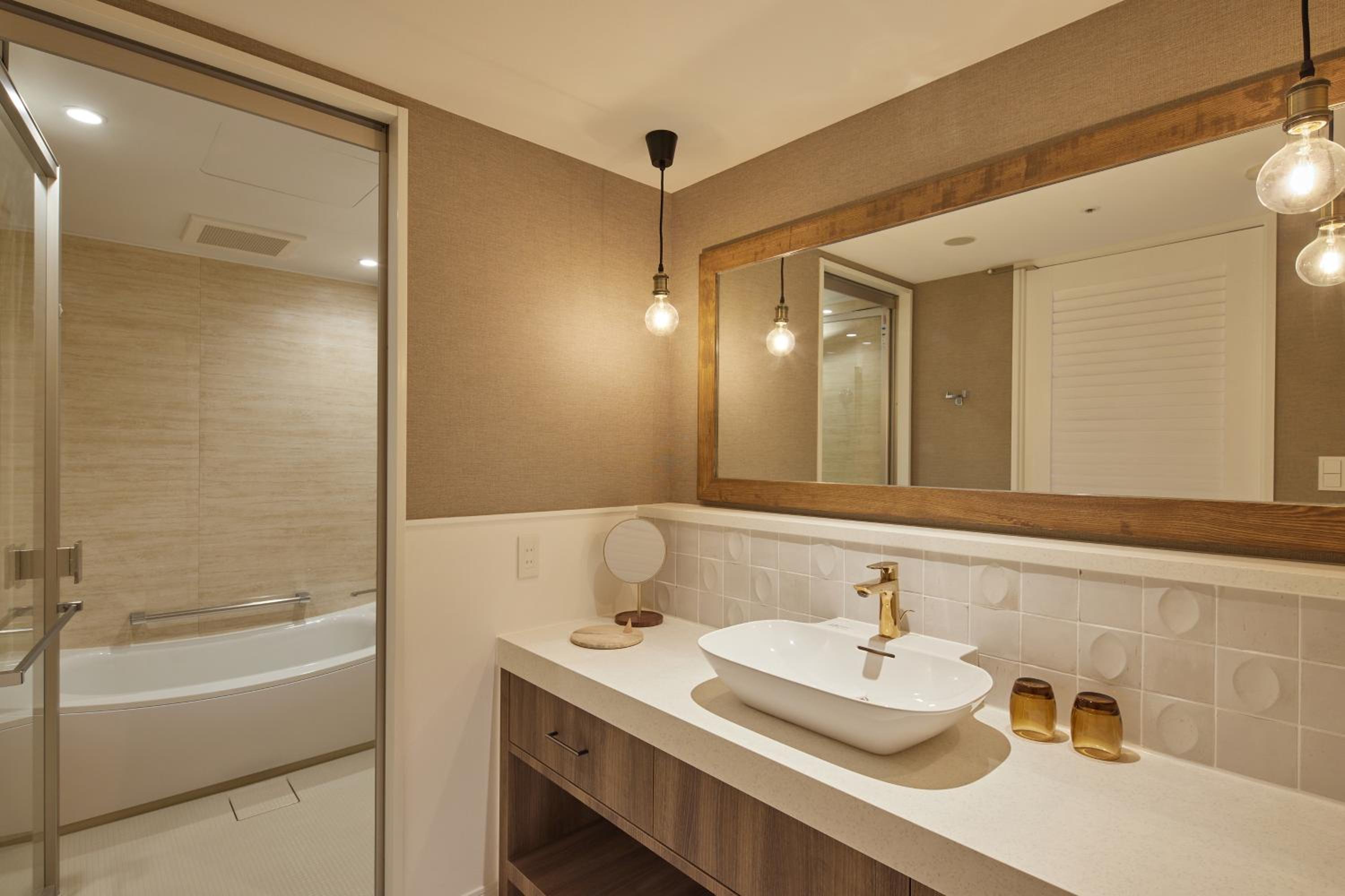 Suite - Photo 3