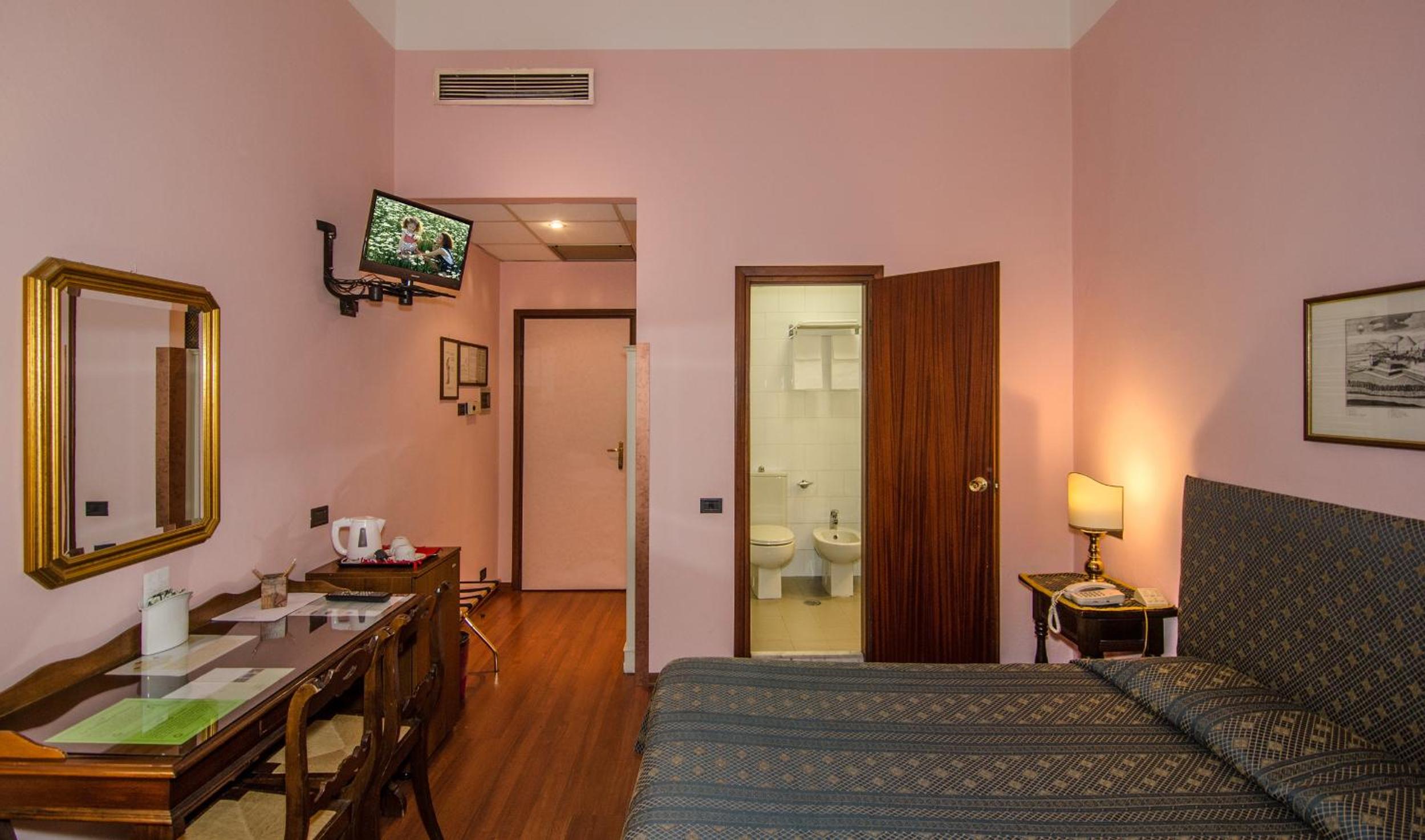Double or Twin Room - Photo 11