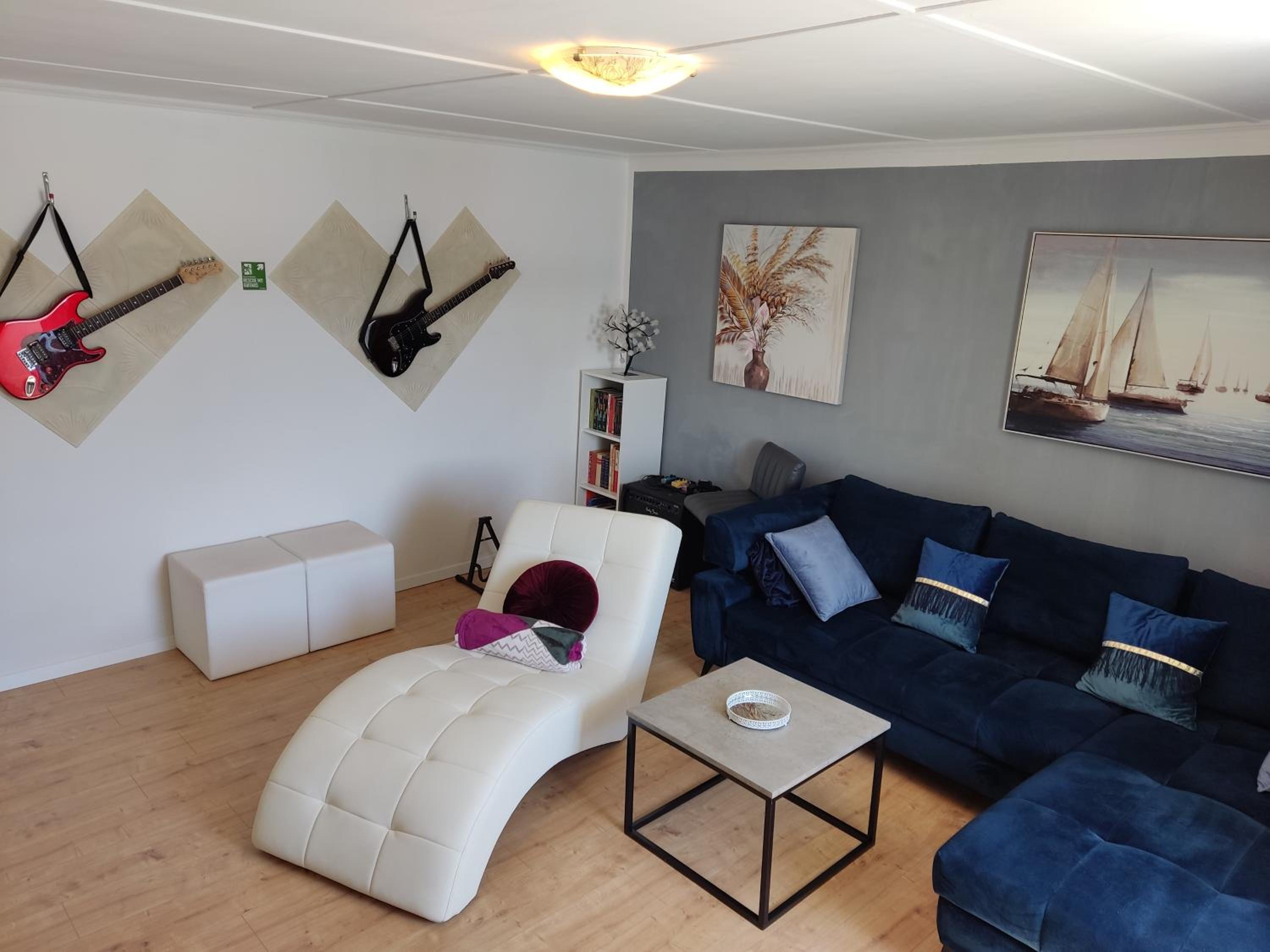 Two-Bedroom House photo 2