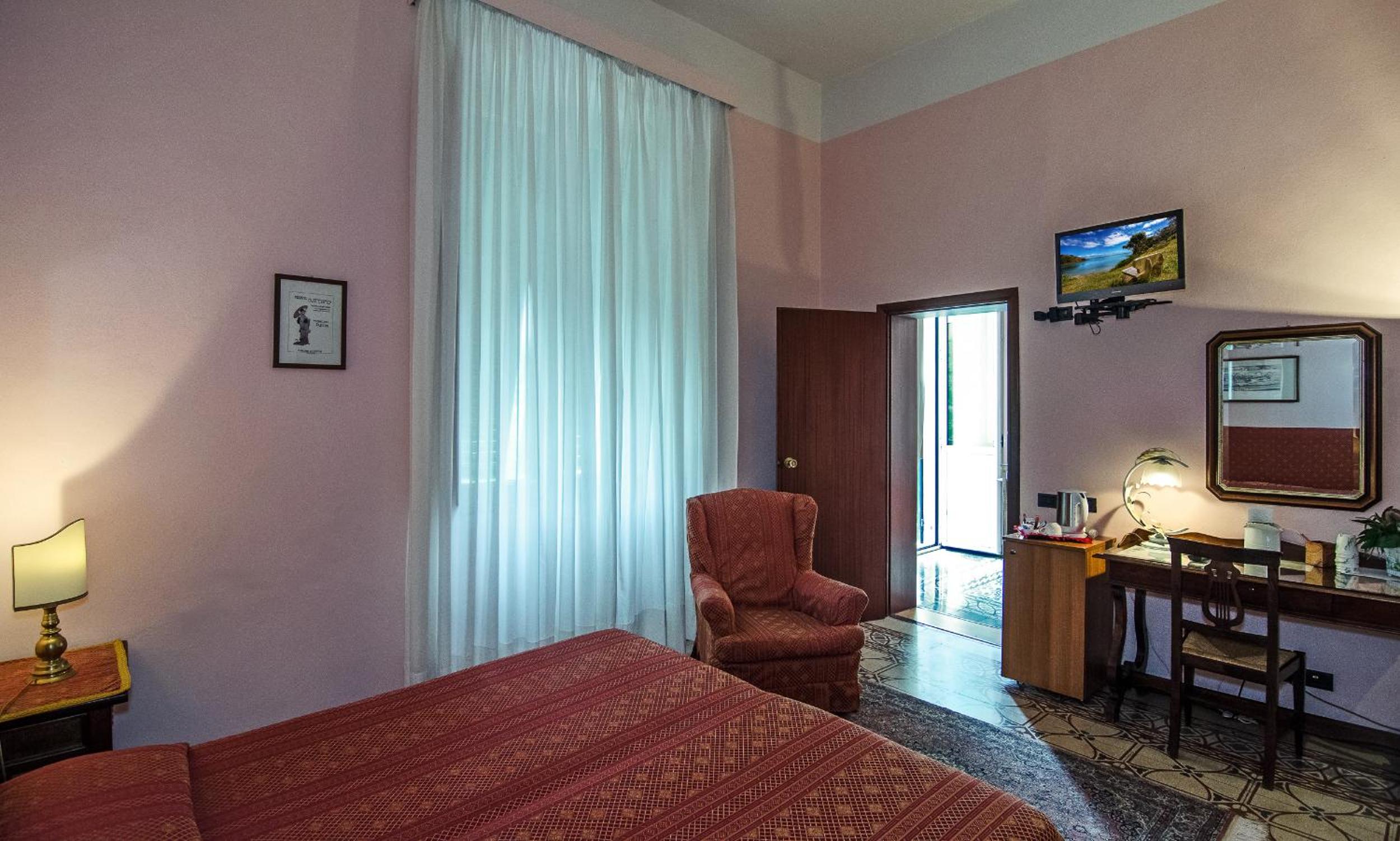 Quadruple Room - Photo 7