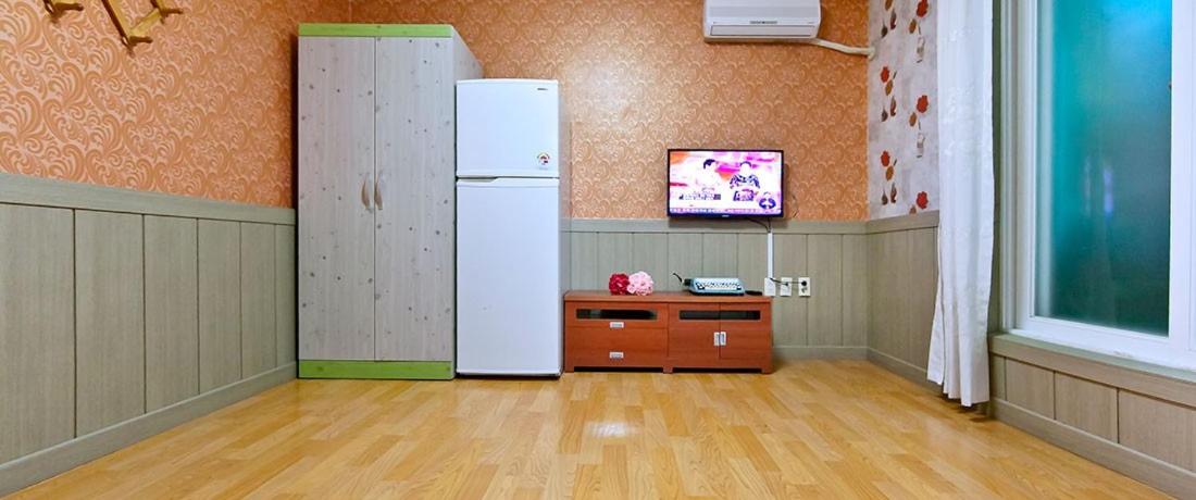 Family Room photo 1
