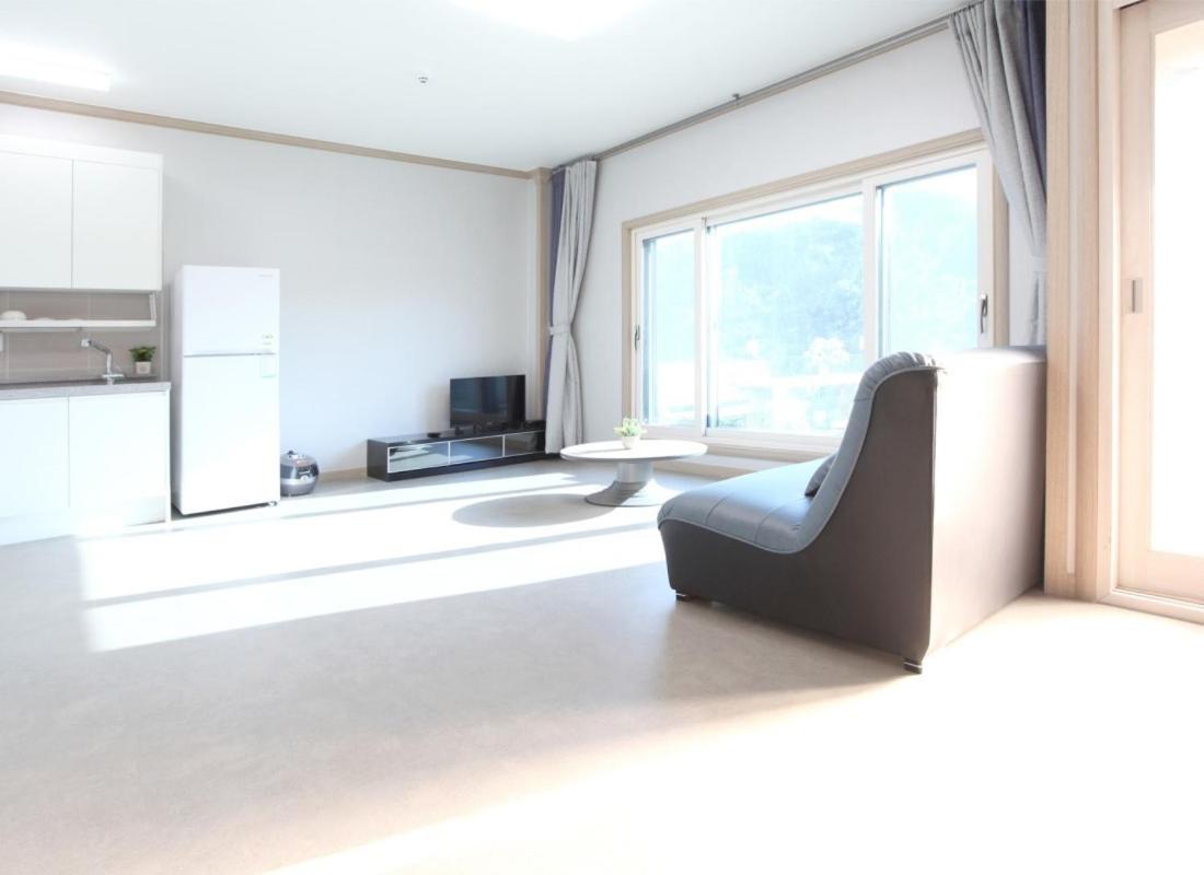 Family Room 1 photo 3