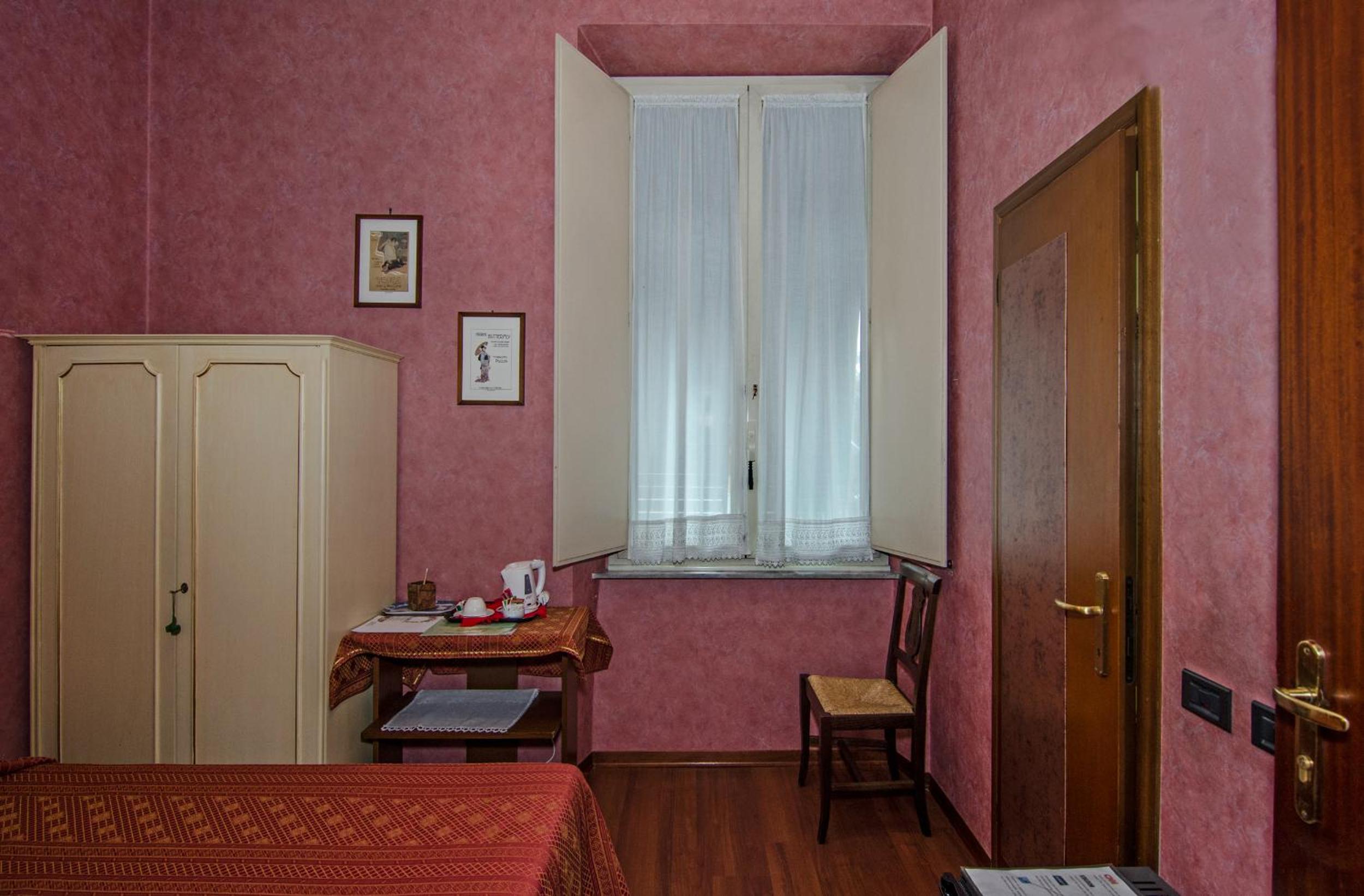 Single Room photo 3