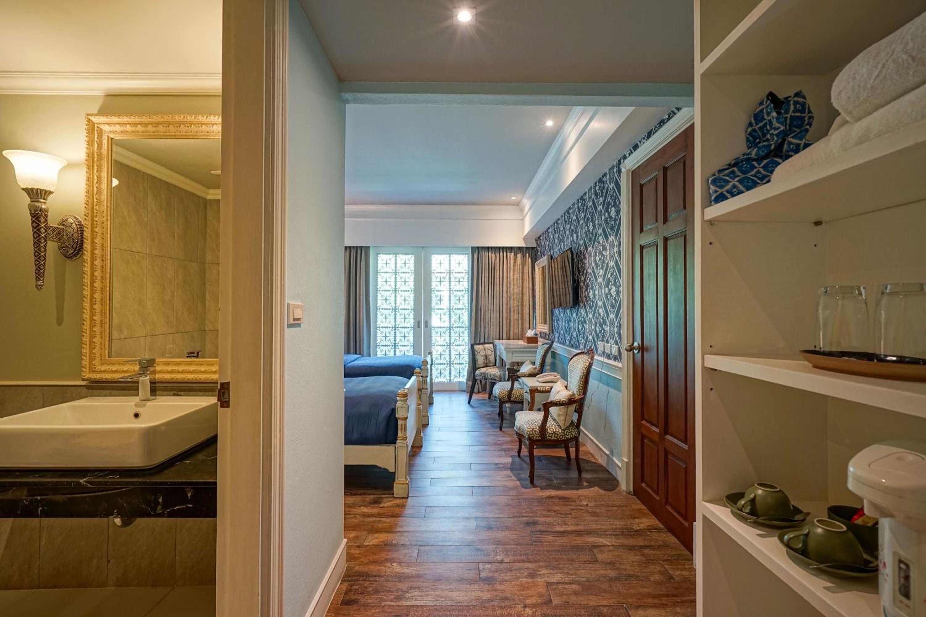 Deluxe Twin Room - Photo 13
