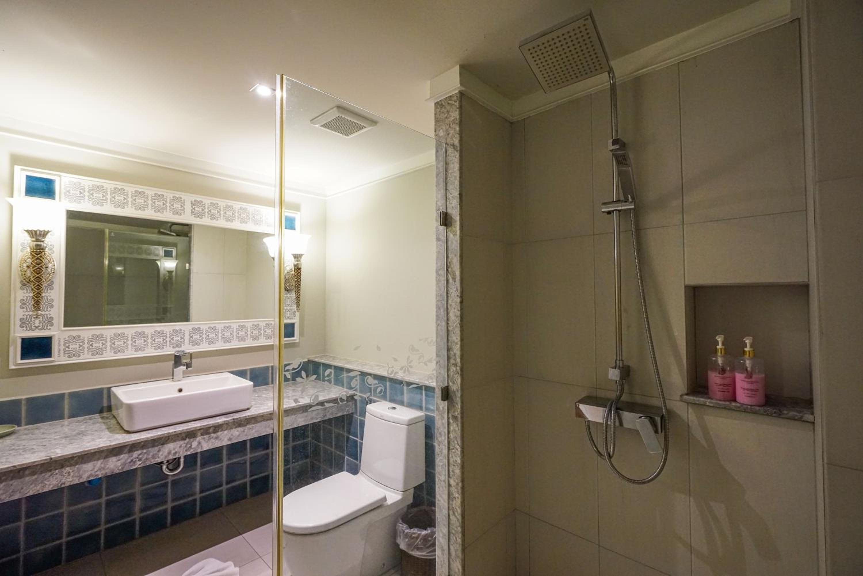 Deluxe Twin Room - Photo 2