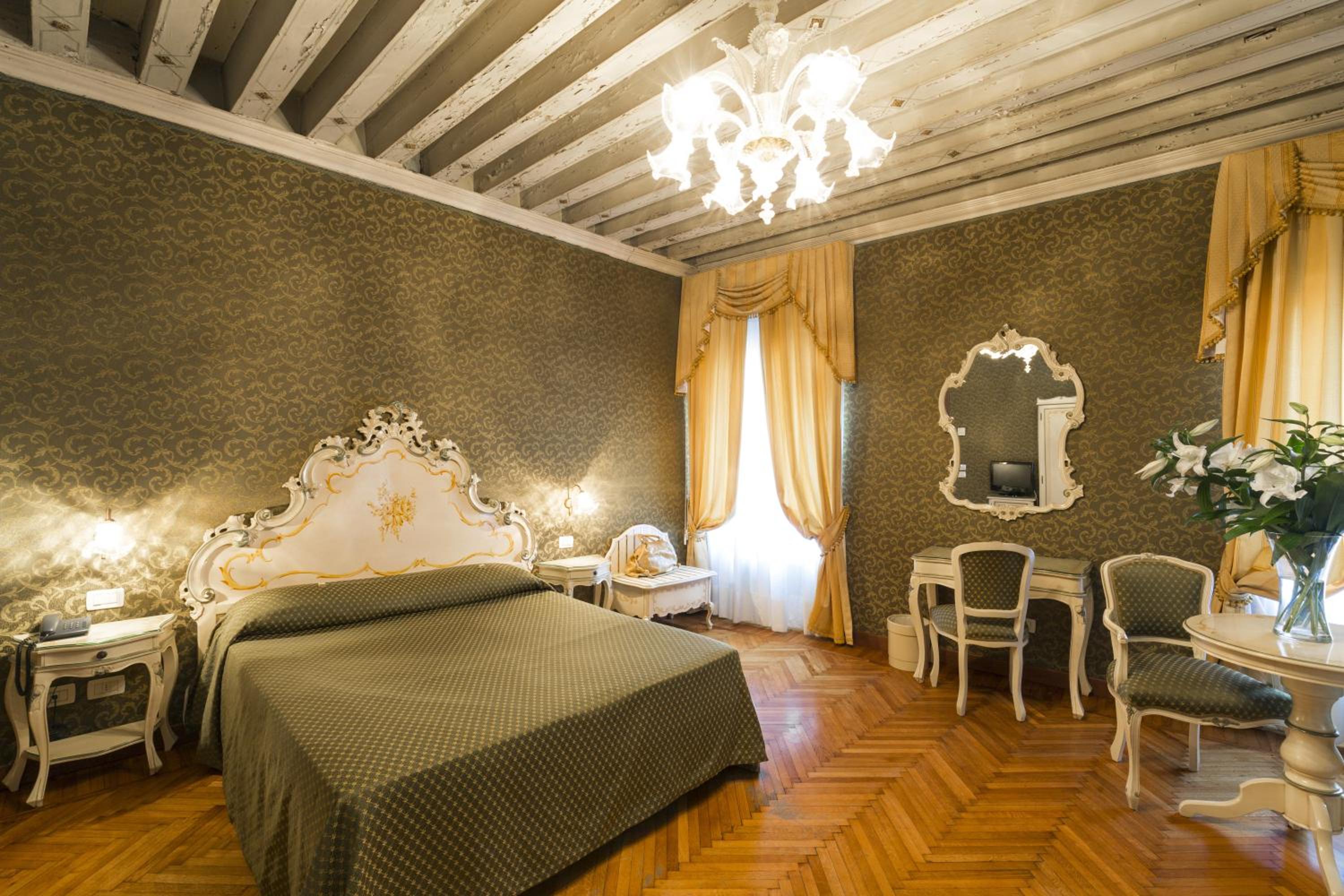 Junior Suite with Canal View photo 1