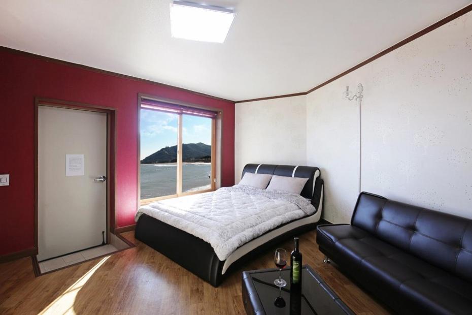 Double Room 4 photo 1