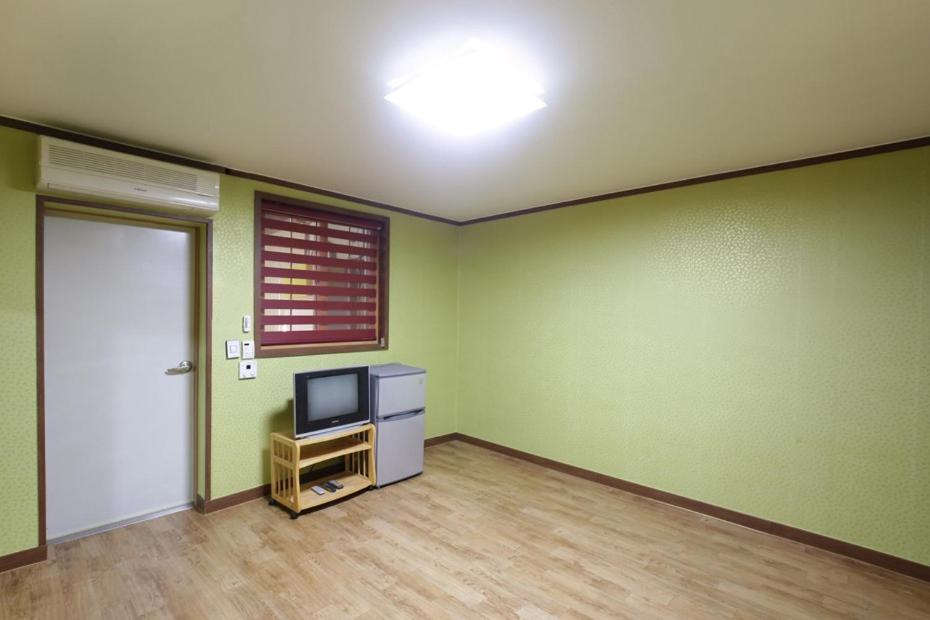 Family Room photo 1