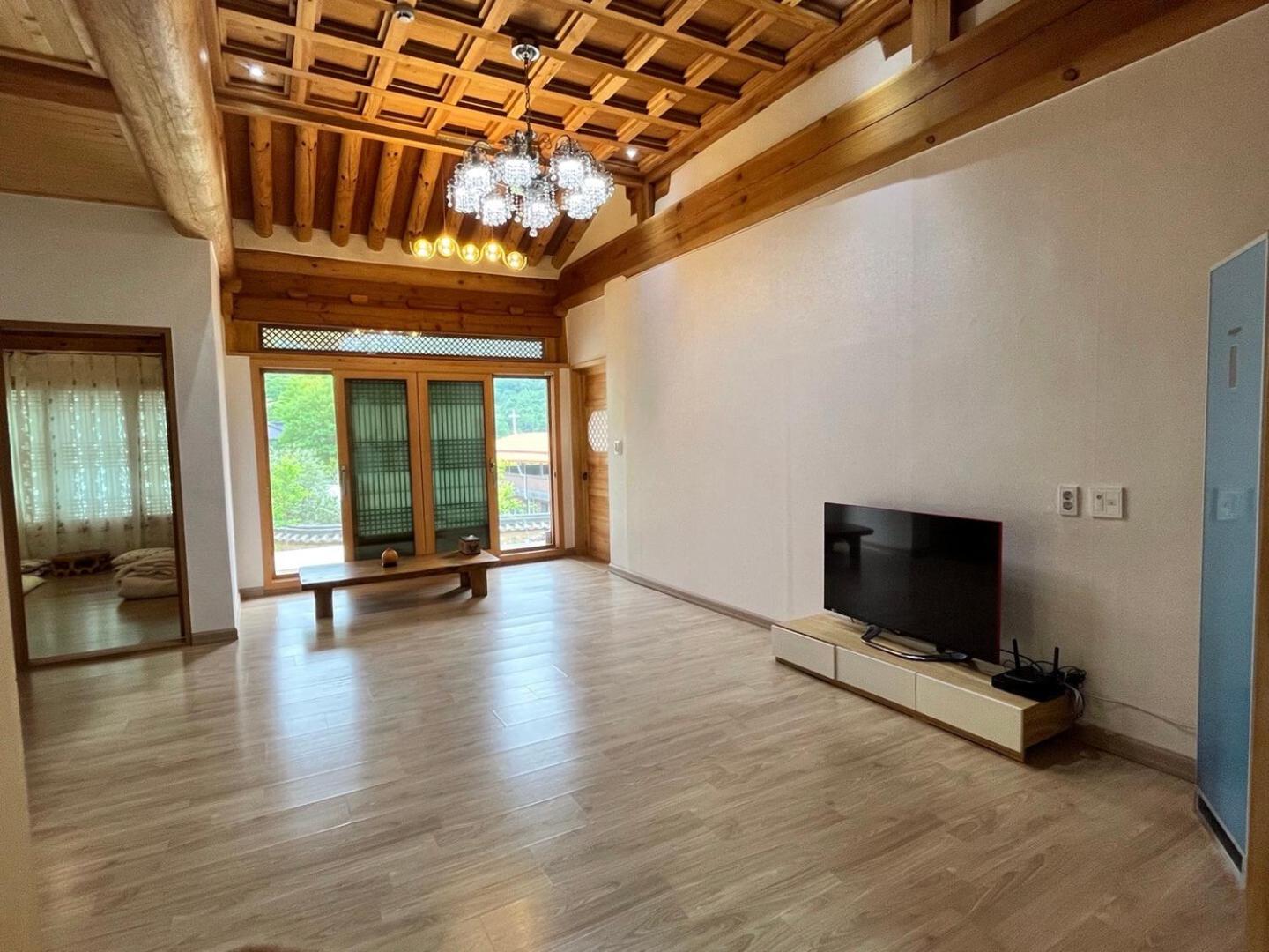 Family Room - Photo 8