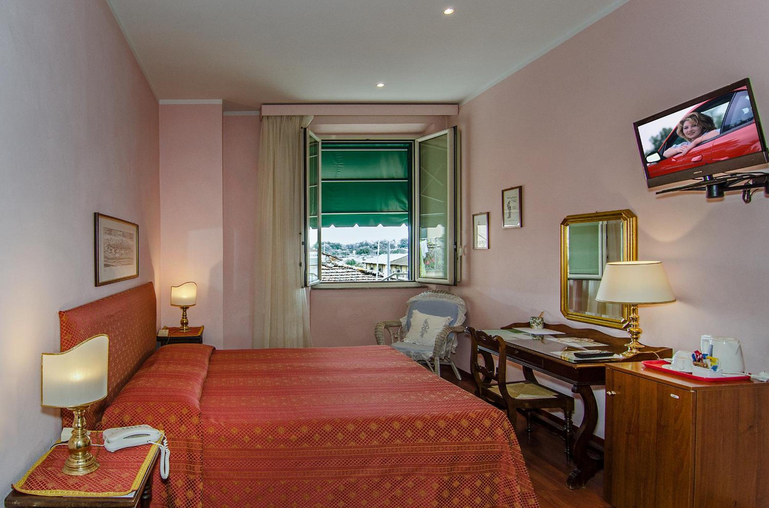 Double or Twin Room - Photo 10