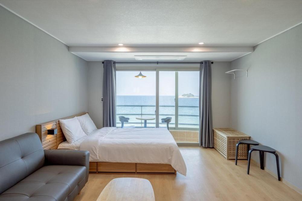 Double Room with Sea View photo 1