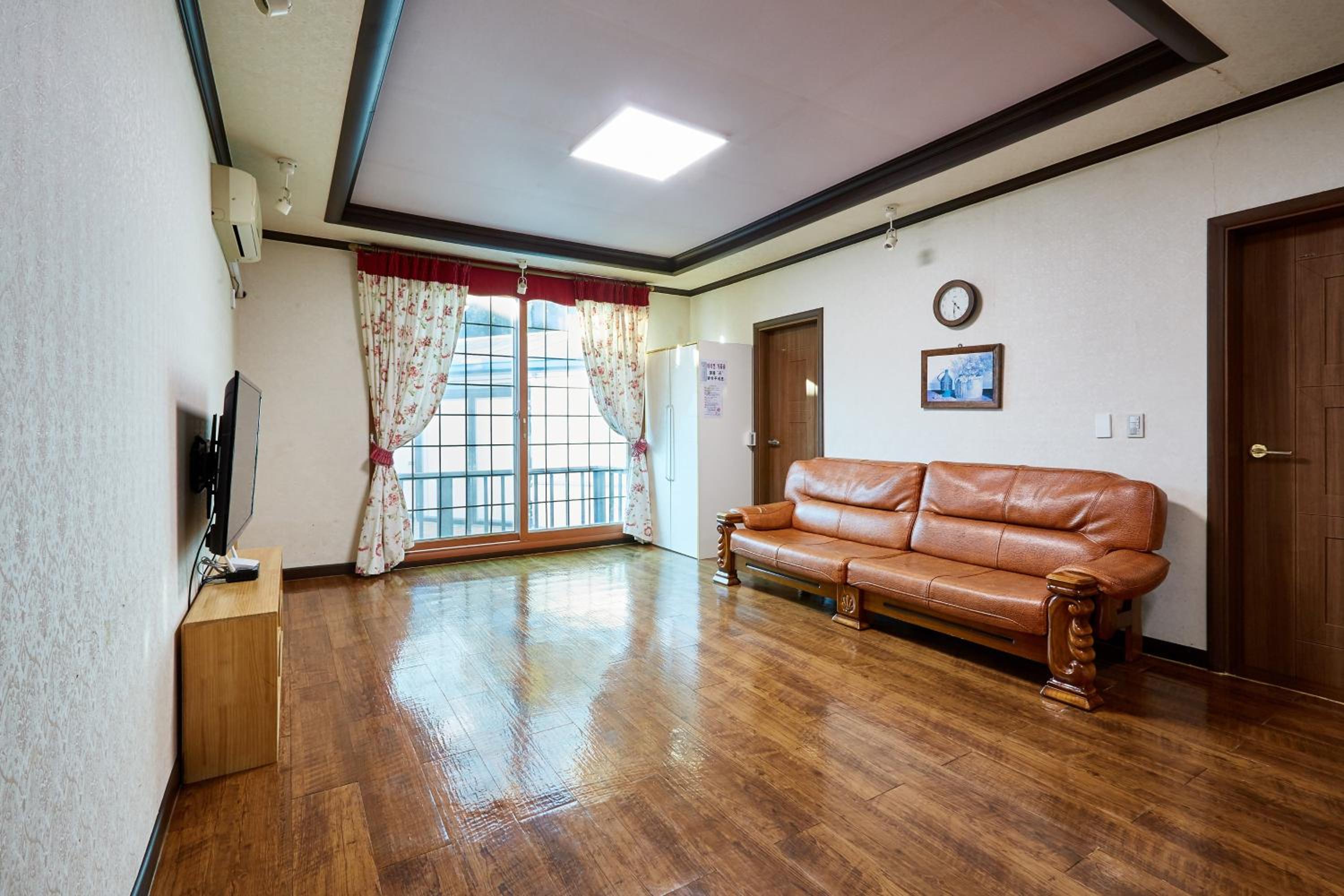 Family Room photo 1
