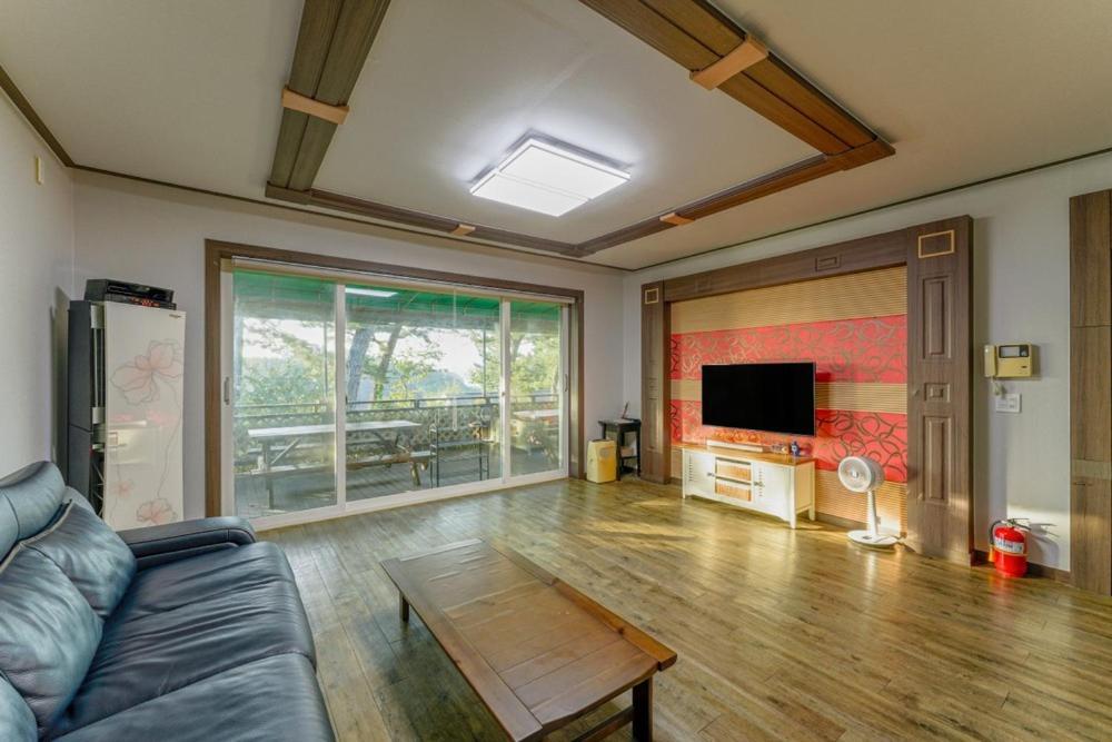 Family Room photo 1
