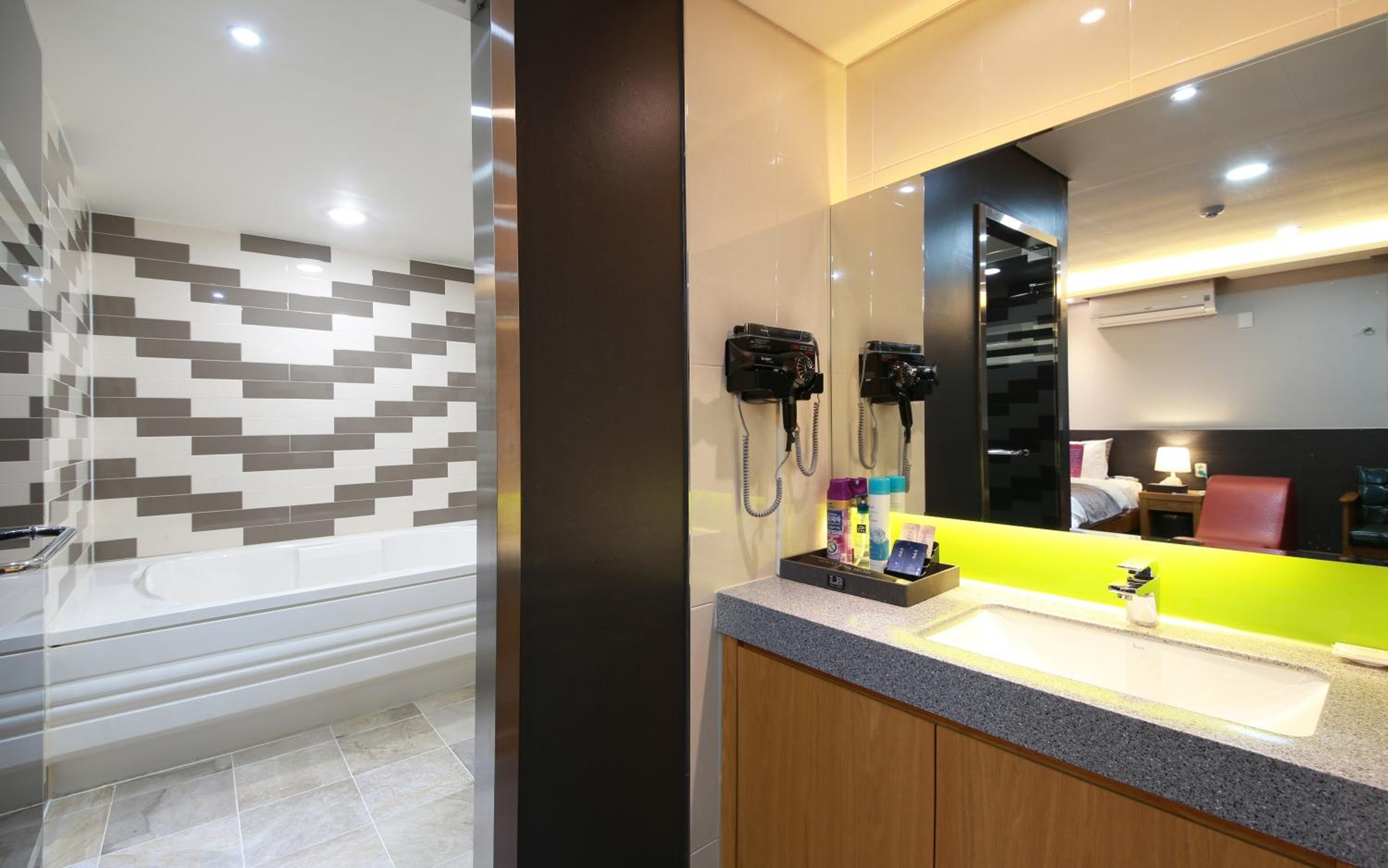 Double Room - Photo 5