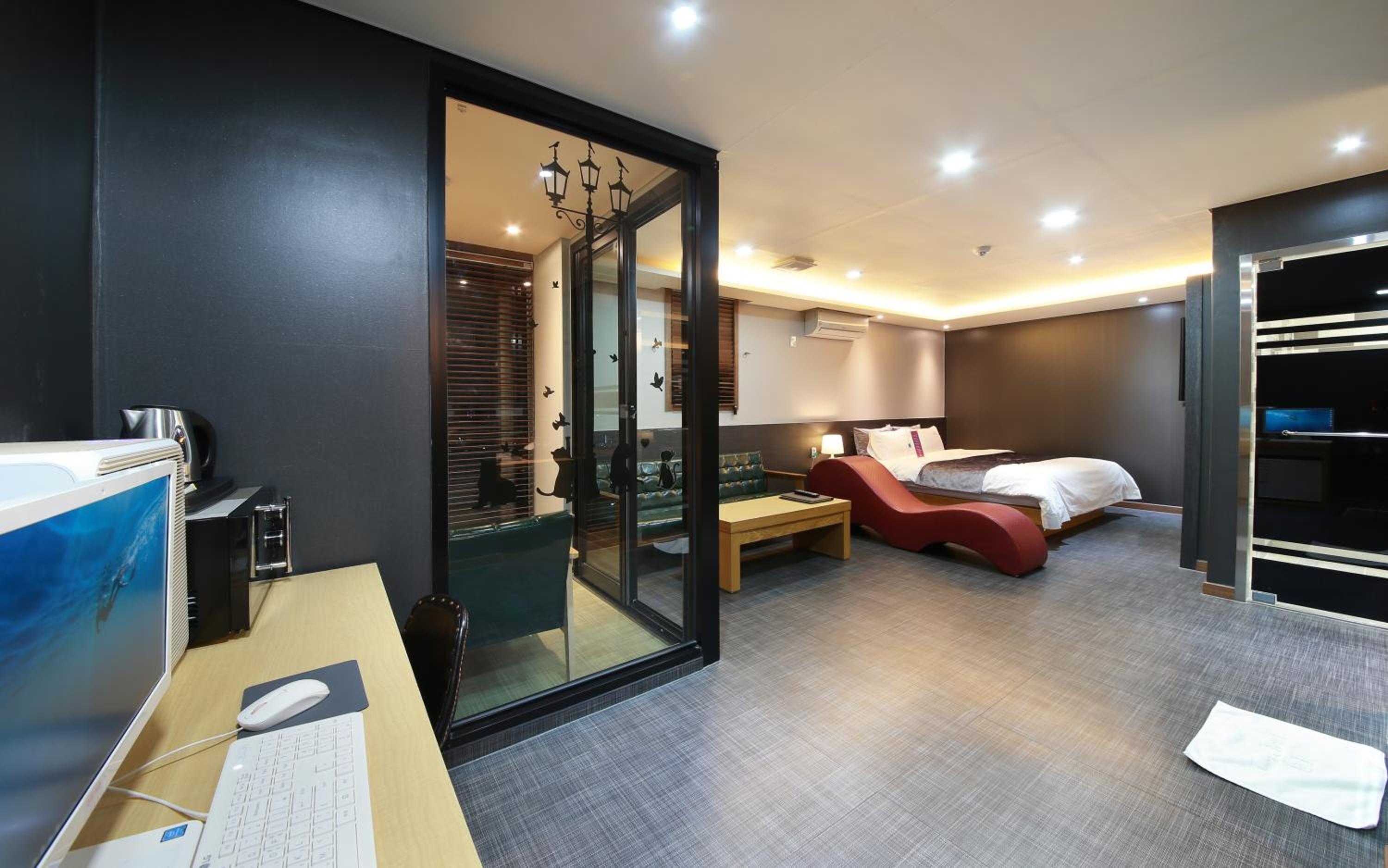 Double Room - Photo 2