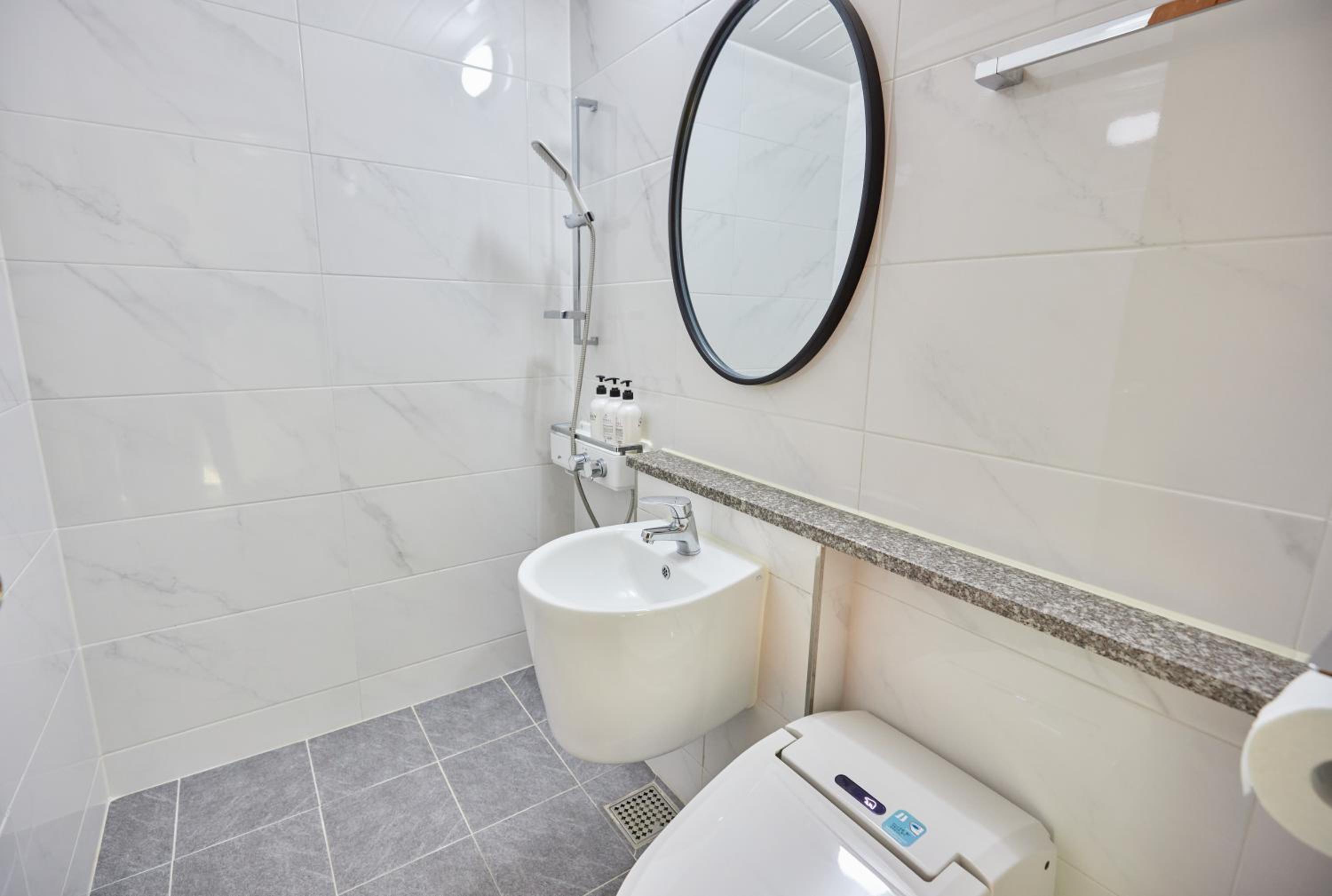 Double or Twin Room with Sea View - Photo 1