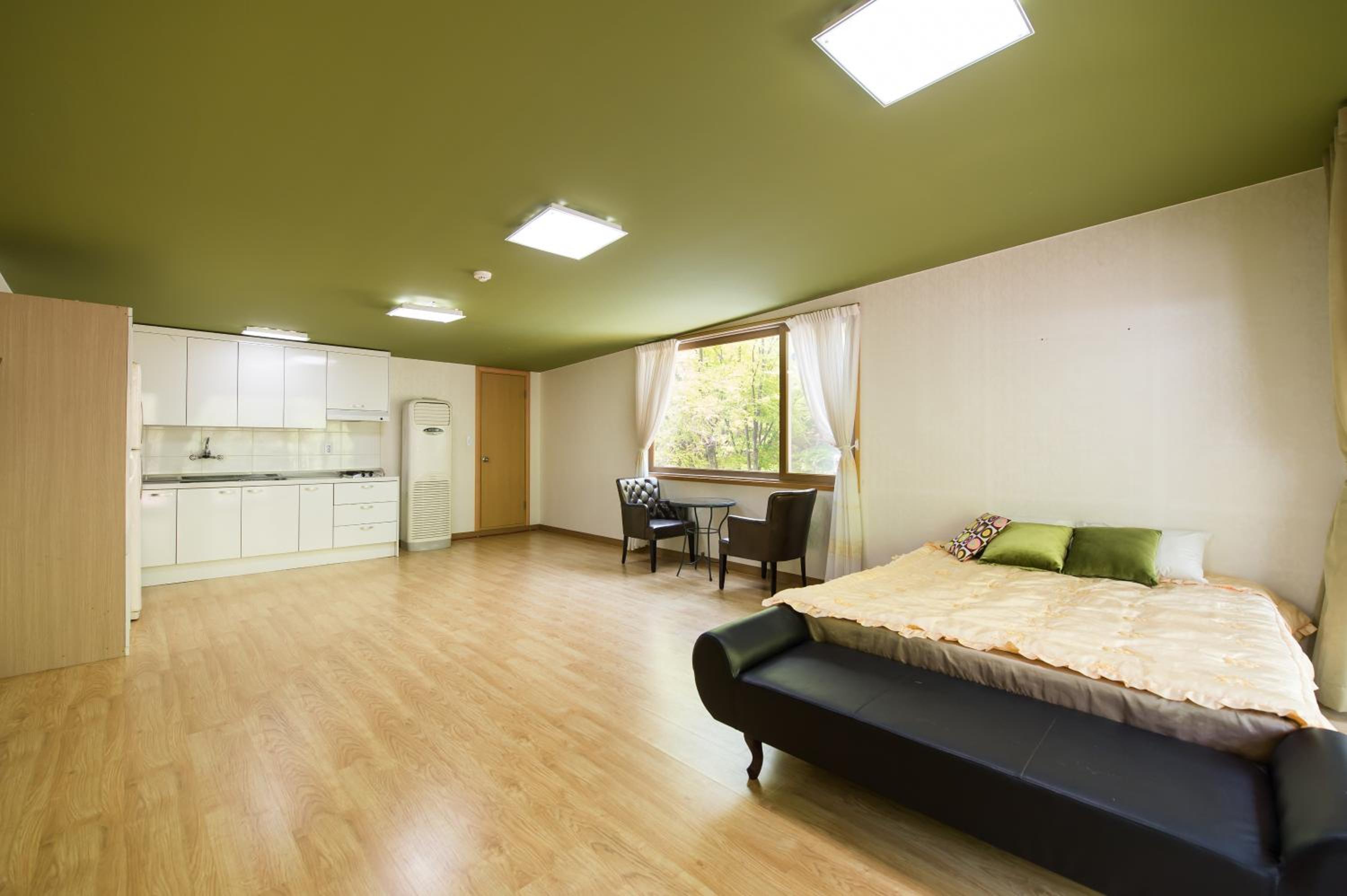 Family Room - Photo 2