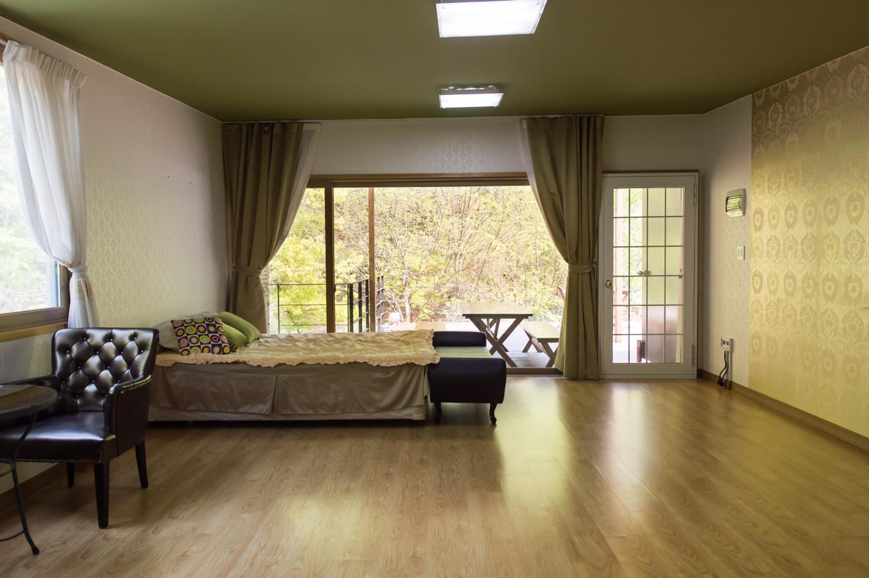 Family Room - Photo 3