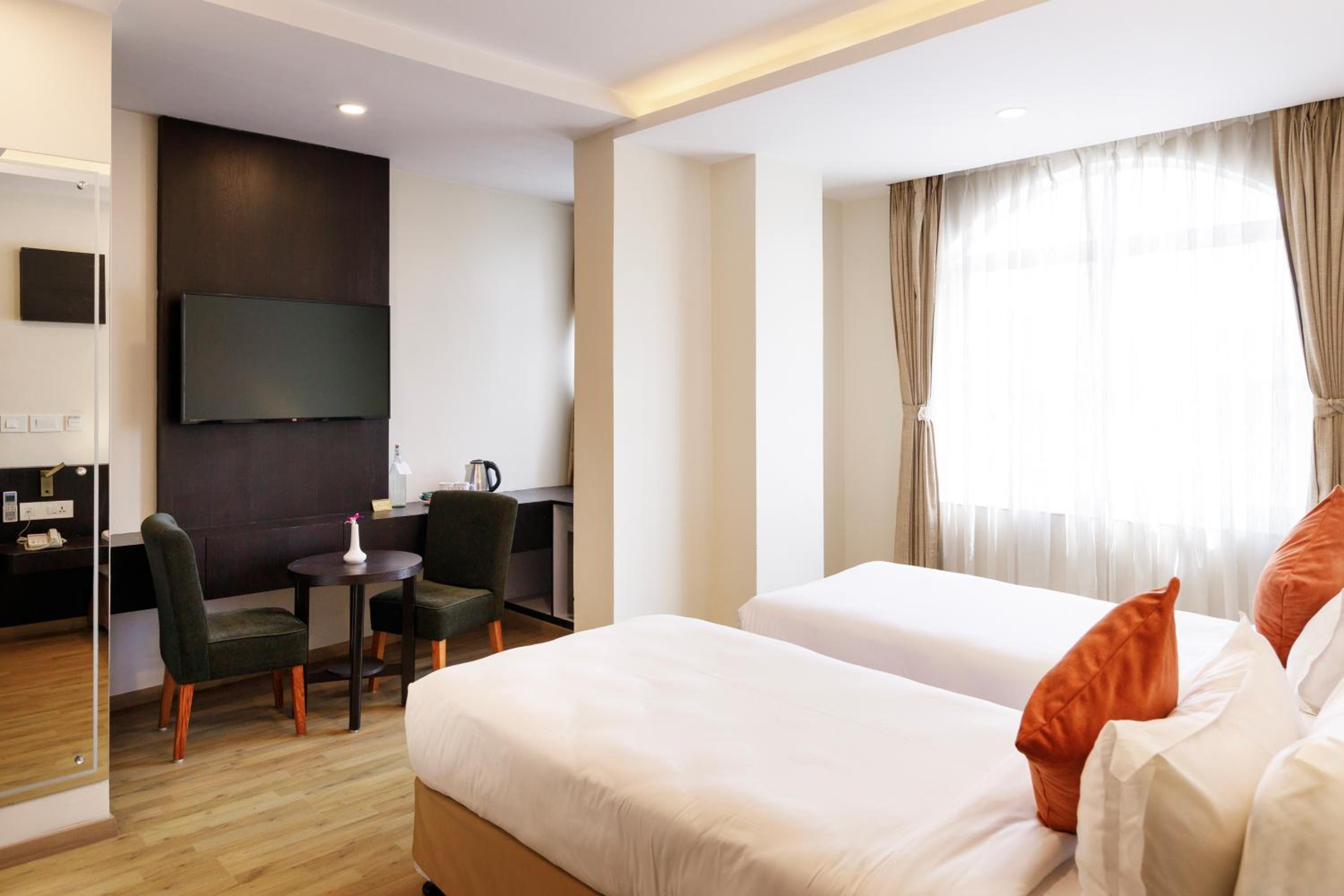 Premium Twin Room - Photo 4