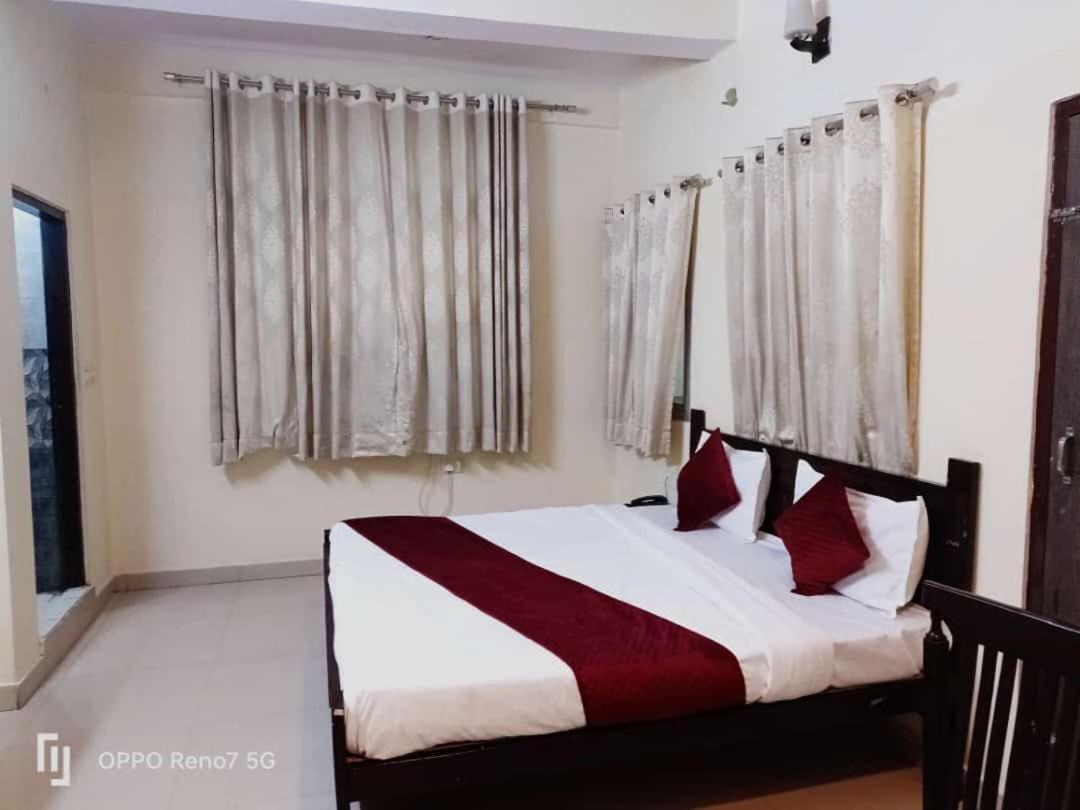 Budget Double Room - Photo 4